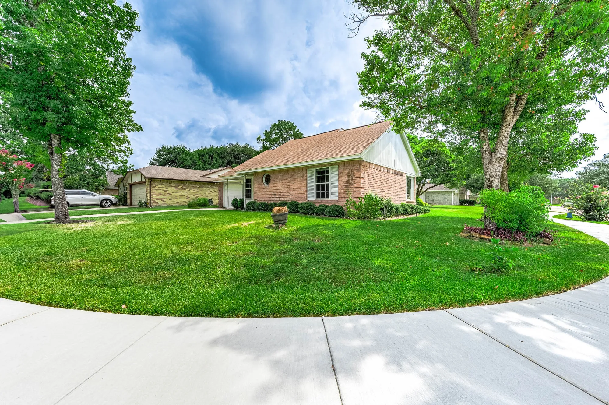 Property Slideshow image 3 of 31 | 915 w primrose meadows cir, Pearland, TX, 77584