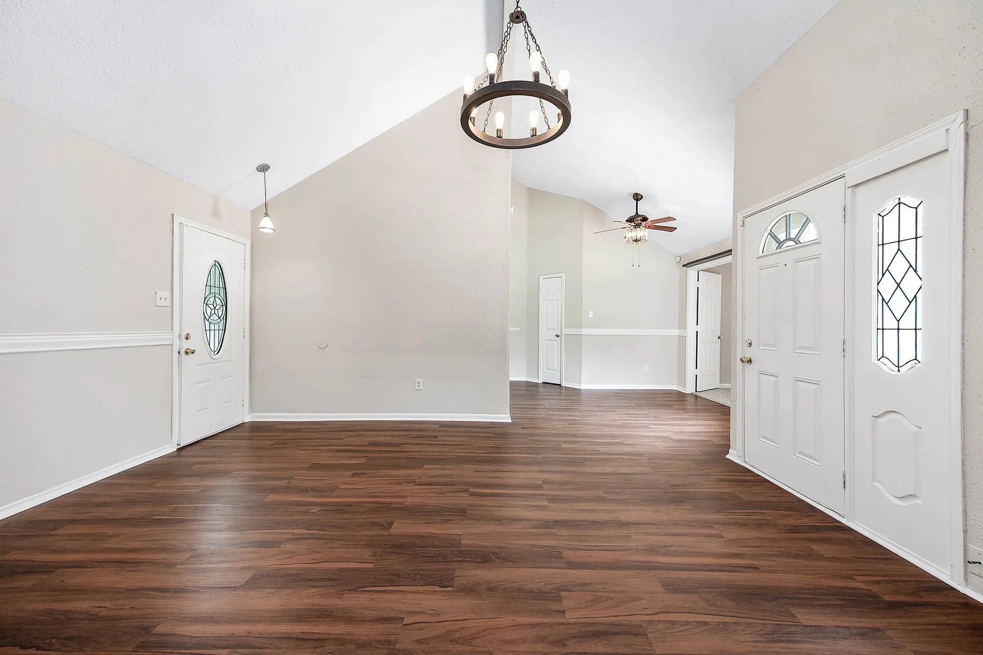 Property Slideshow image 7 of 31 | 915 w primrose meadows cir, Pearland, TX, 77584