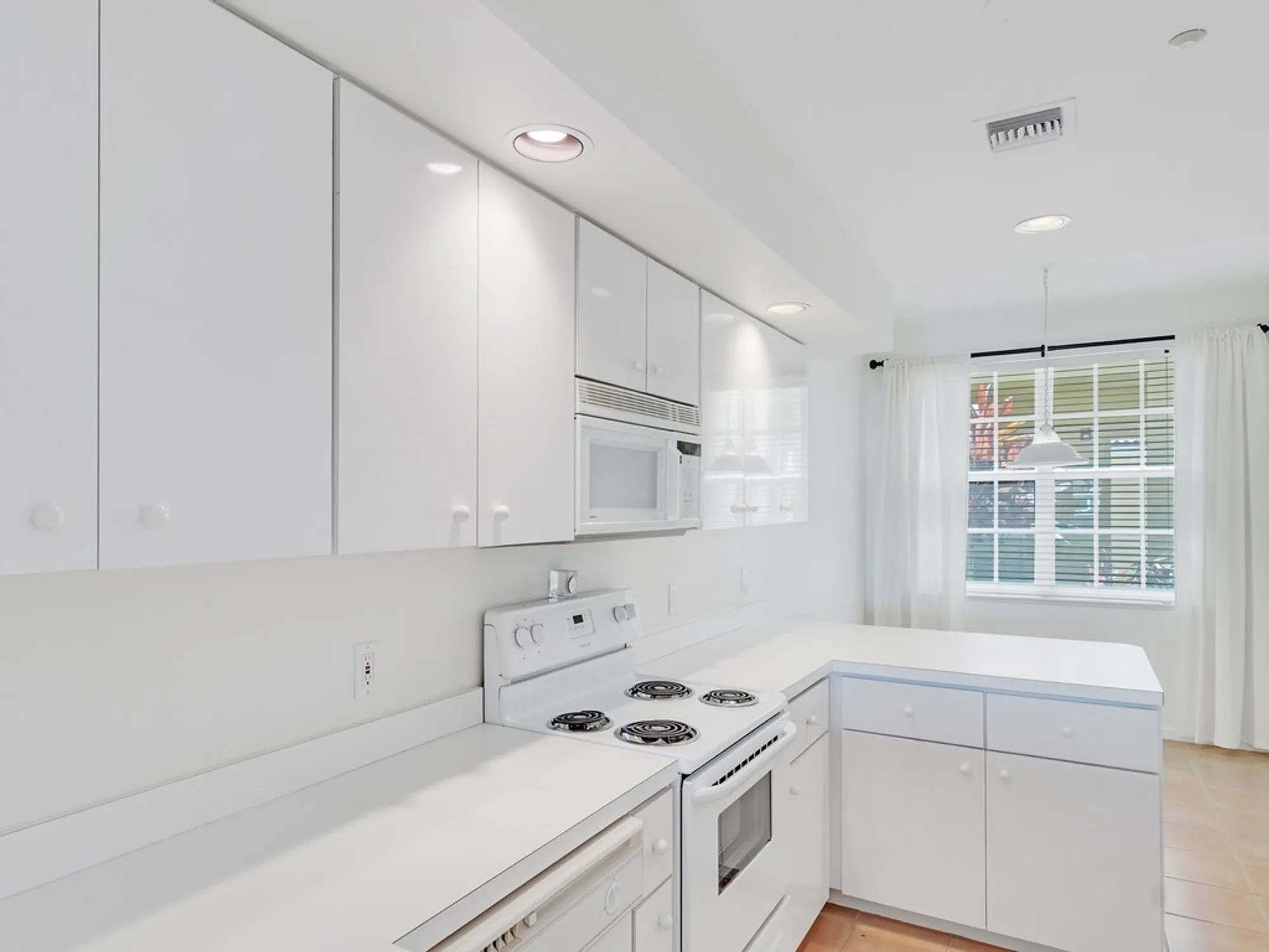 Property Slideshow image 11 of 36 | 5540 n harbor village dr apt 103, Vero Beach, FL, 32967