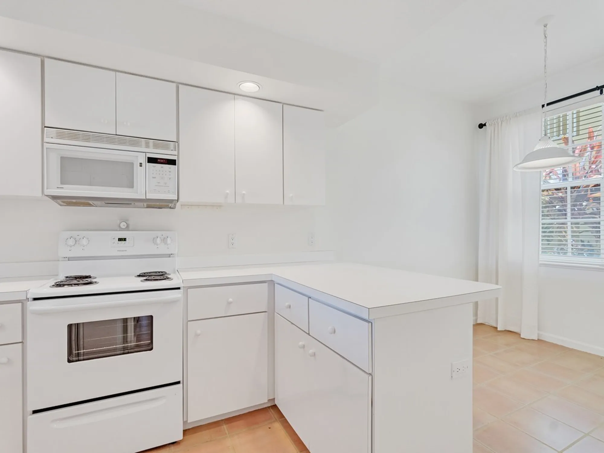 Property Slideshow image 9 of 36 | 5540 n harbor village dr apt 103, Vero Beach, FL, 32967