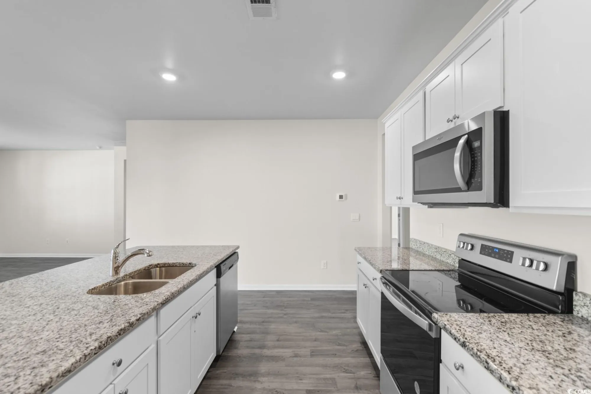 Property Slideshow image 10 of 40 | 1128 sennema cir, Myrtle Beach, SC, 29588