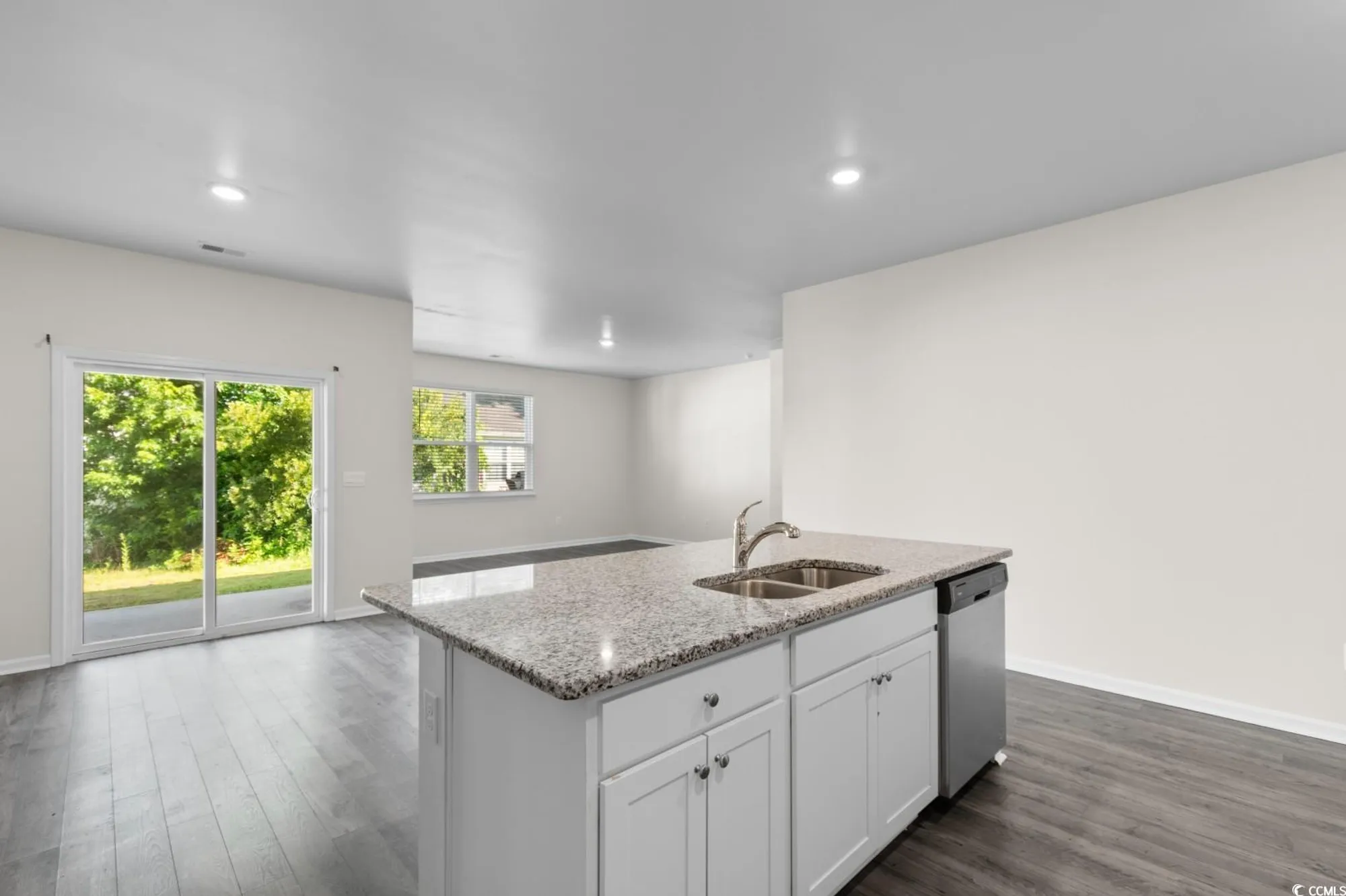 Property Slideshow image 11 of 40 | 1128 sennema cir, Myrtle Beach, SC, 29588