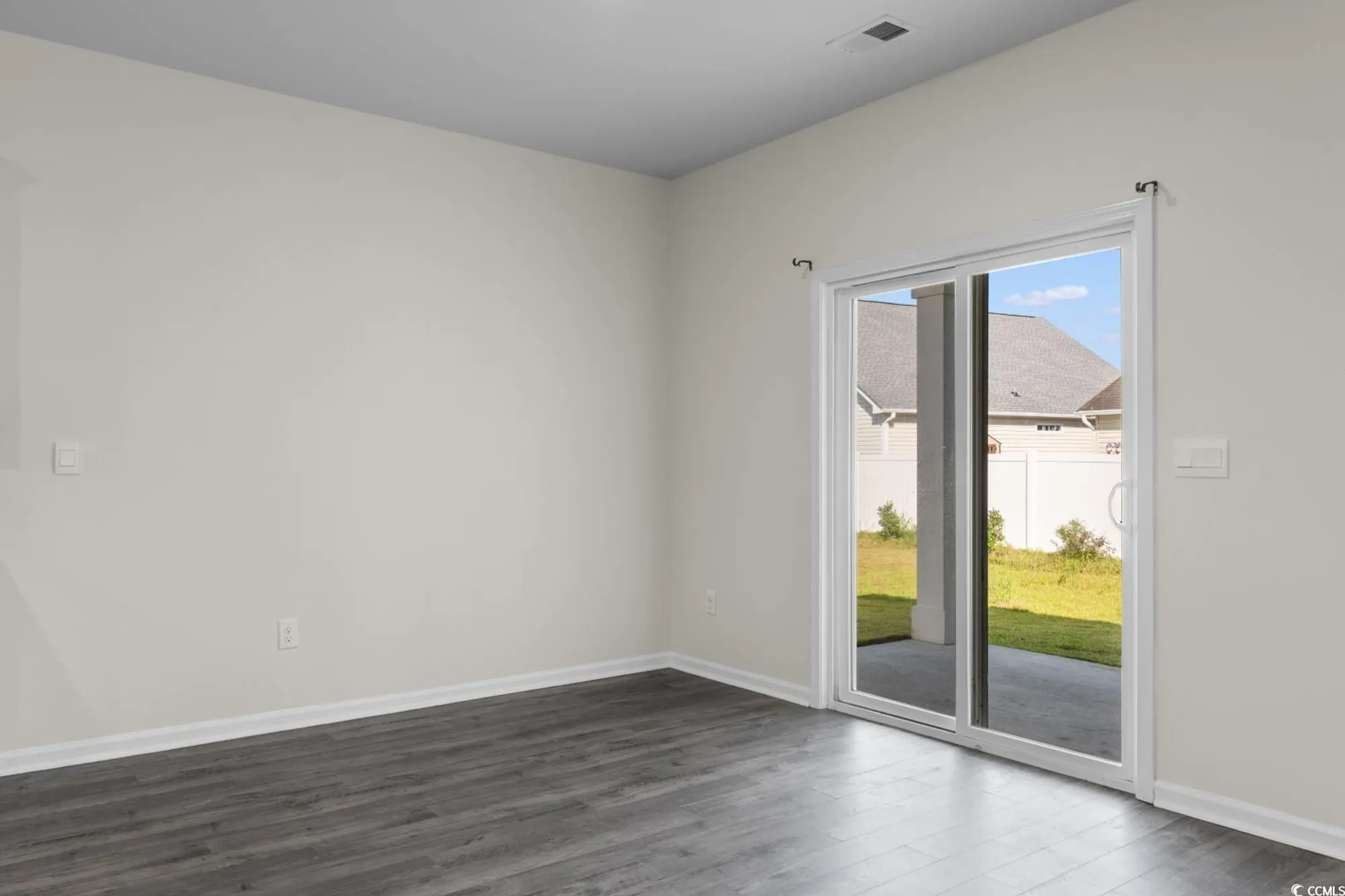 Property Slideshow image 12 of 40 | 1128 sennema cir, Myrtle Beach, SC, 29588