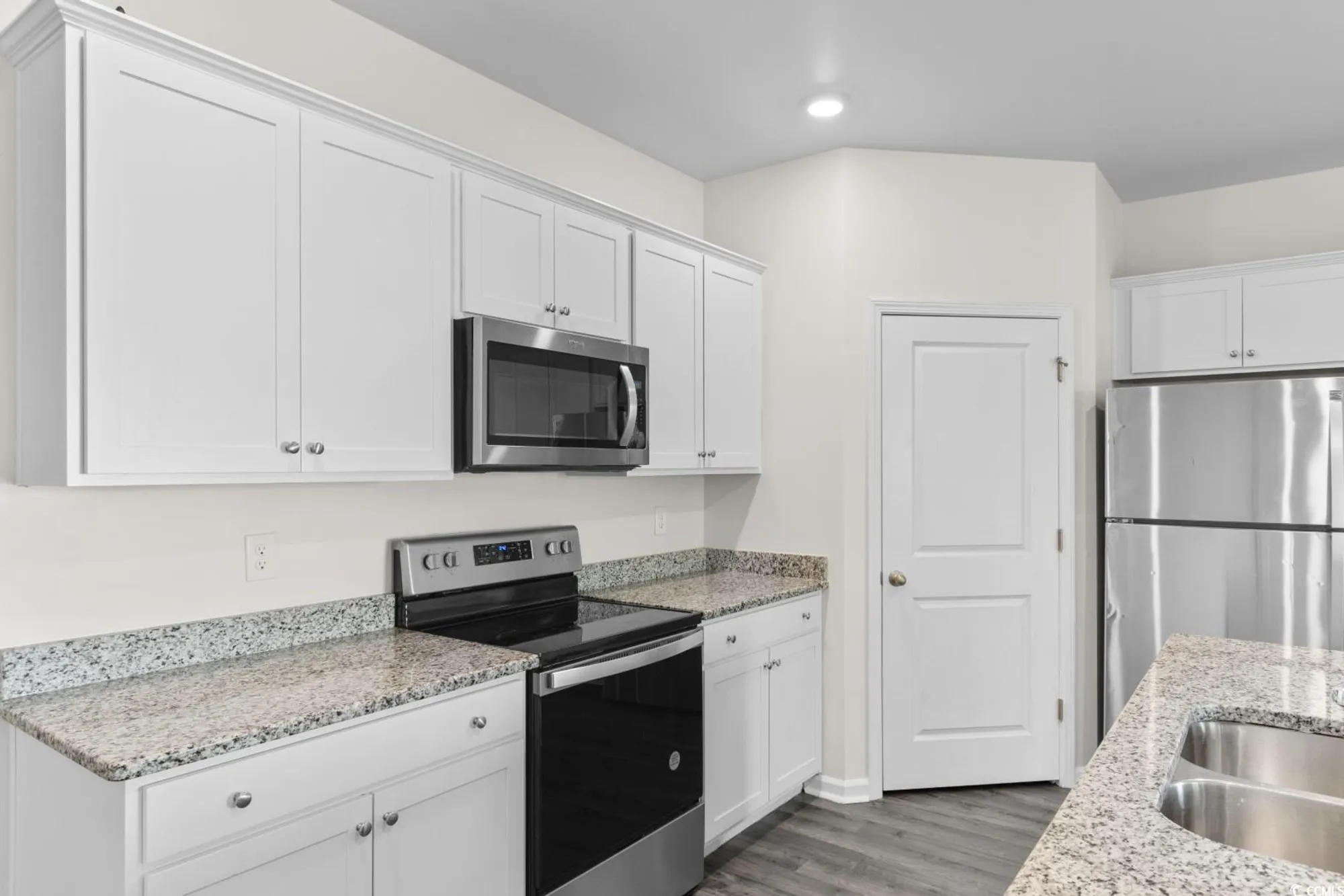 Property Slideshow image 7 of 40 | 1128 sennema cir, Myrtle Beach, SC, 29588