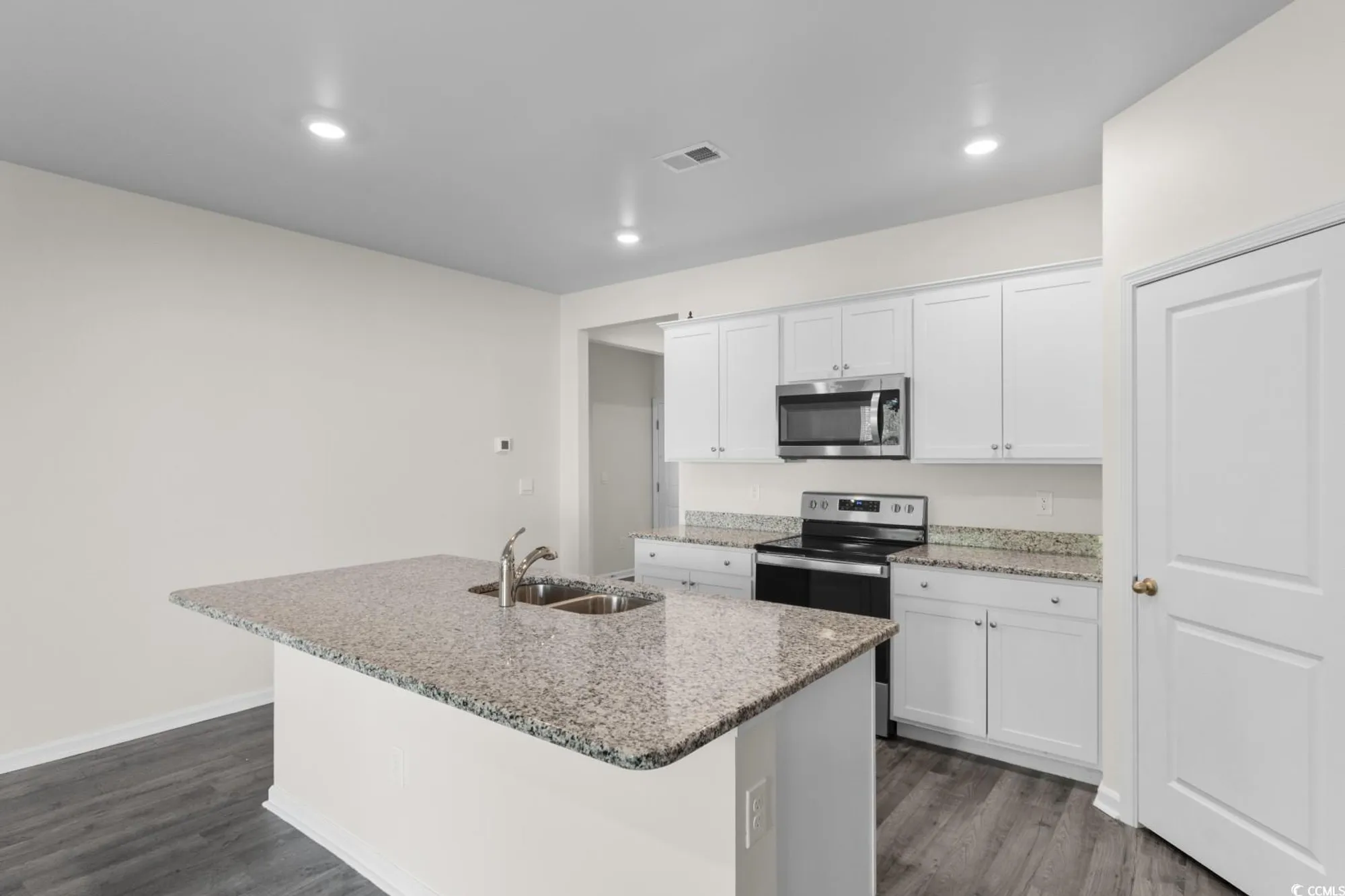 Property Slideshow image 9 of 40 | 1128 sennema cir, Myrtle Beach, SC, 29588