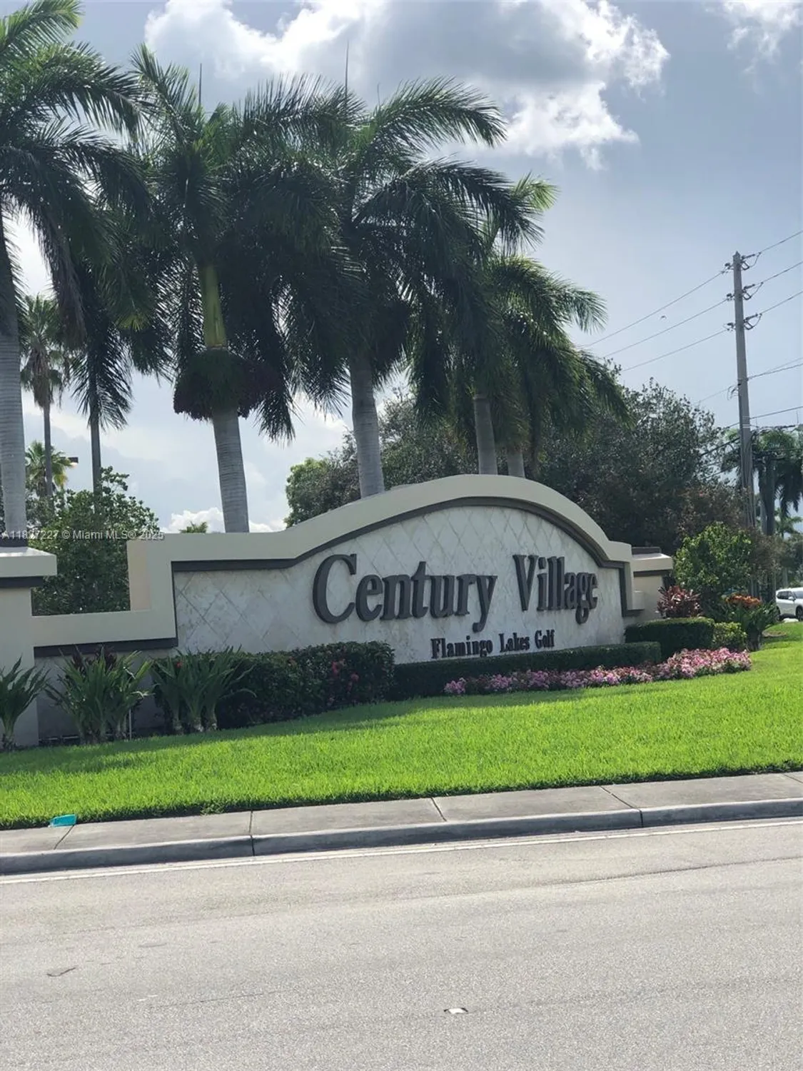 Property Slideshow image 2 of 13 | 850 sw 133rd ter 302b, Pembroke Pines, FL, 33027