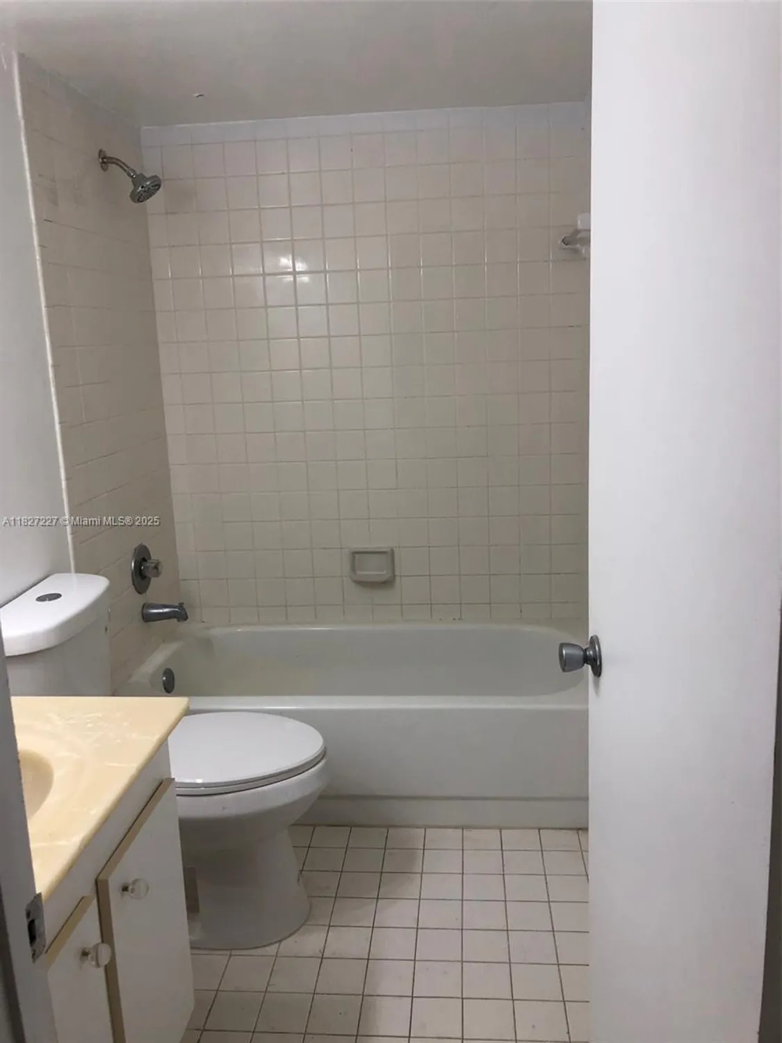 Property Slideshow image 8 of 13 | 850 sw 133rd ter 302b, Pembroke Pines, FL, 33027