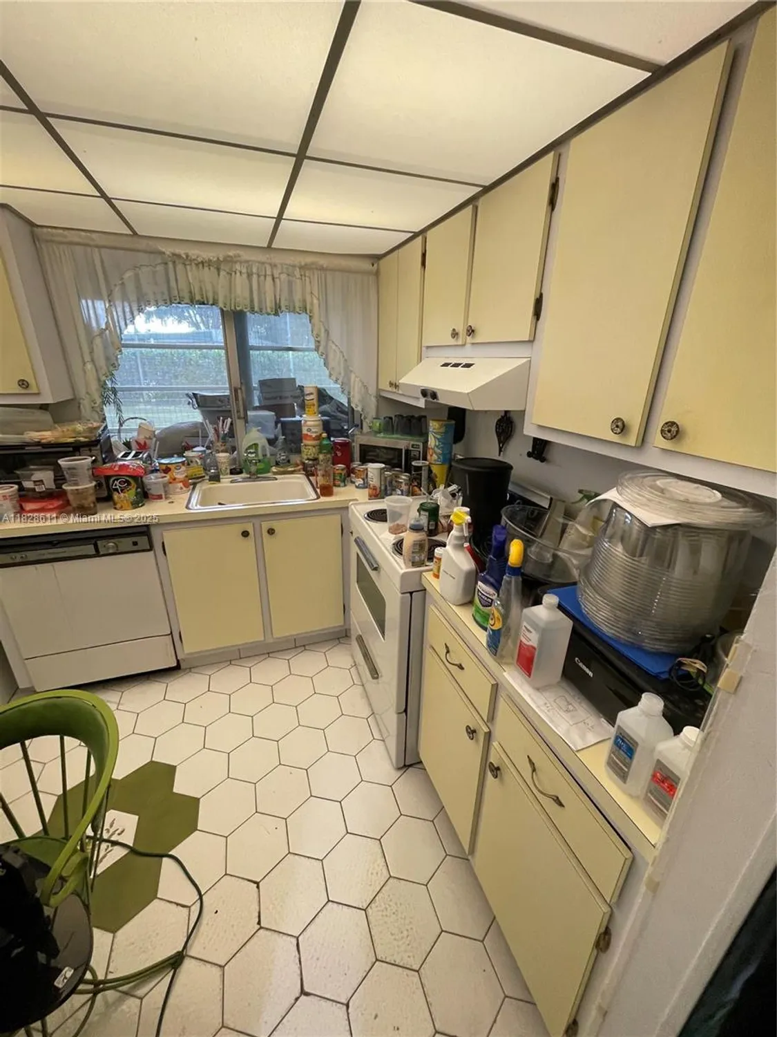 Property Slideshow image 5 of 6 | 9070 lime bay blvd 115, Tamarac, FL, 33321