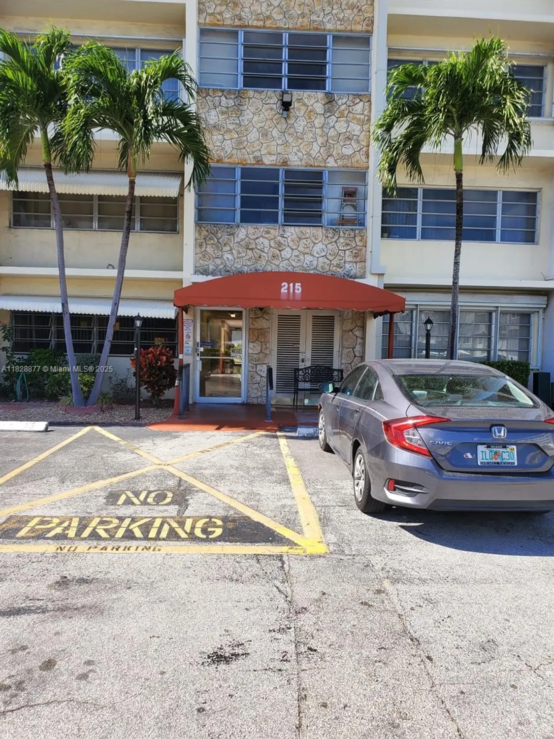 Property Slideshow image 1 of 12 | 215 se 3rd ave 302d, Hallandale Beach, FL, 33009