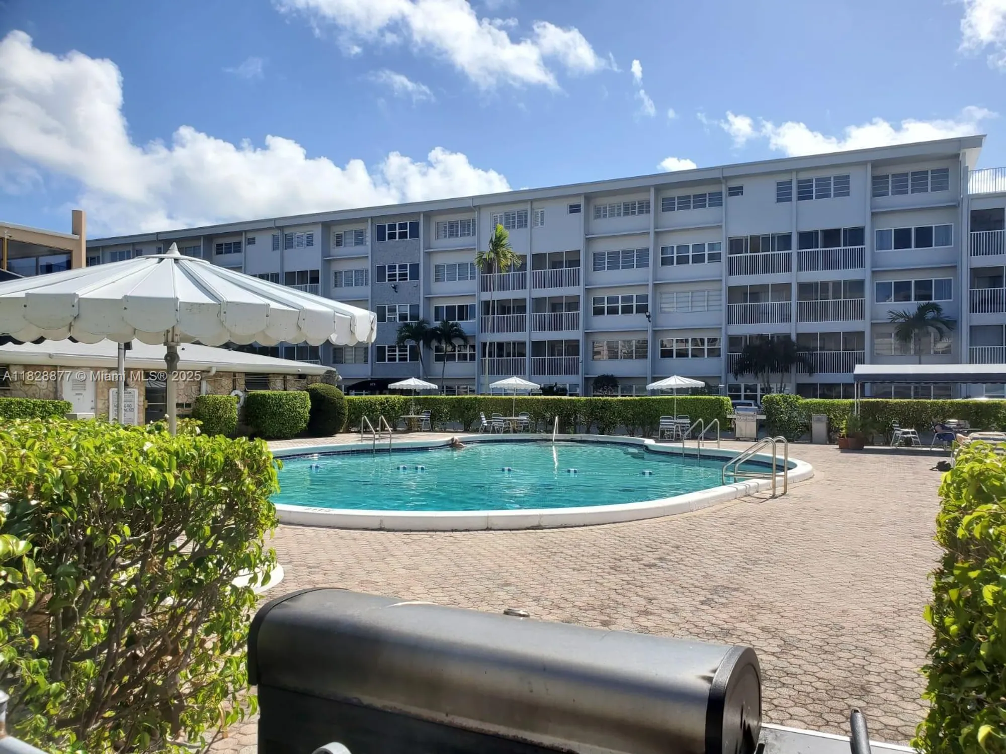 Property Slideshow image 2 of 12 | 215 se 3rd ave 302d, Hallandale Beach, FL, 33009