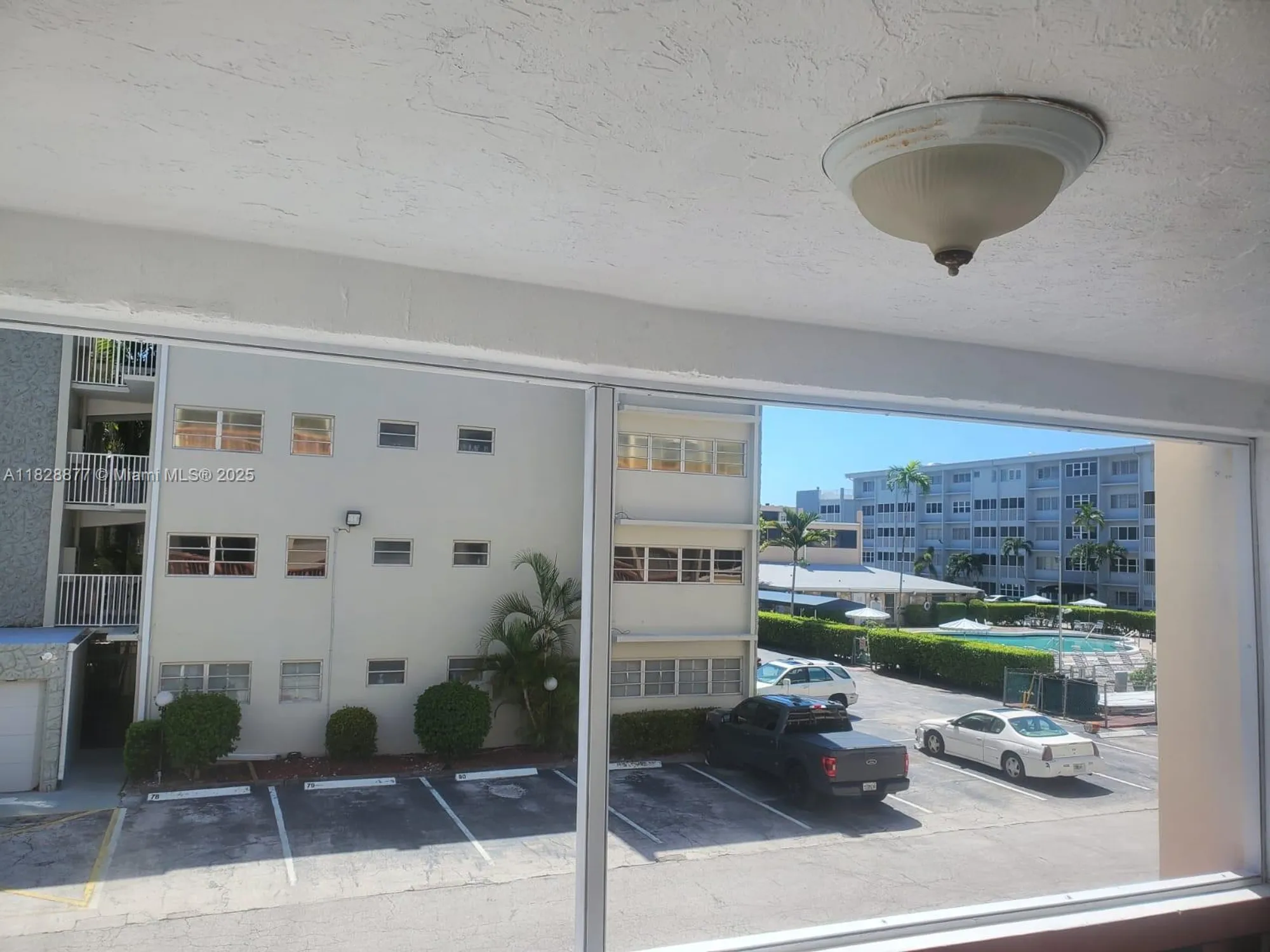 Property Slideshow image 4 of 12 | 215 se 3rd ave 302d, Hallandale Beach, FL, 33009