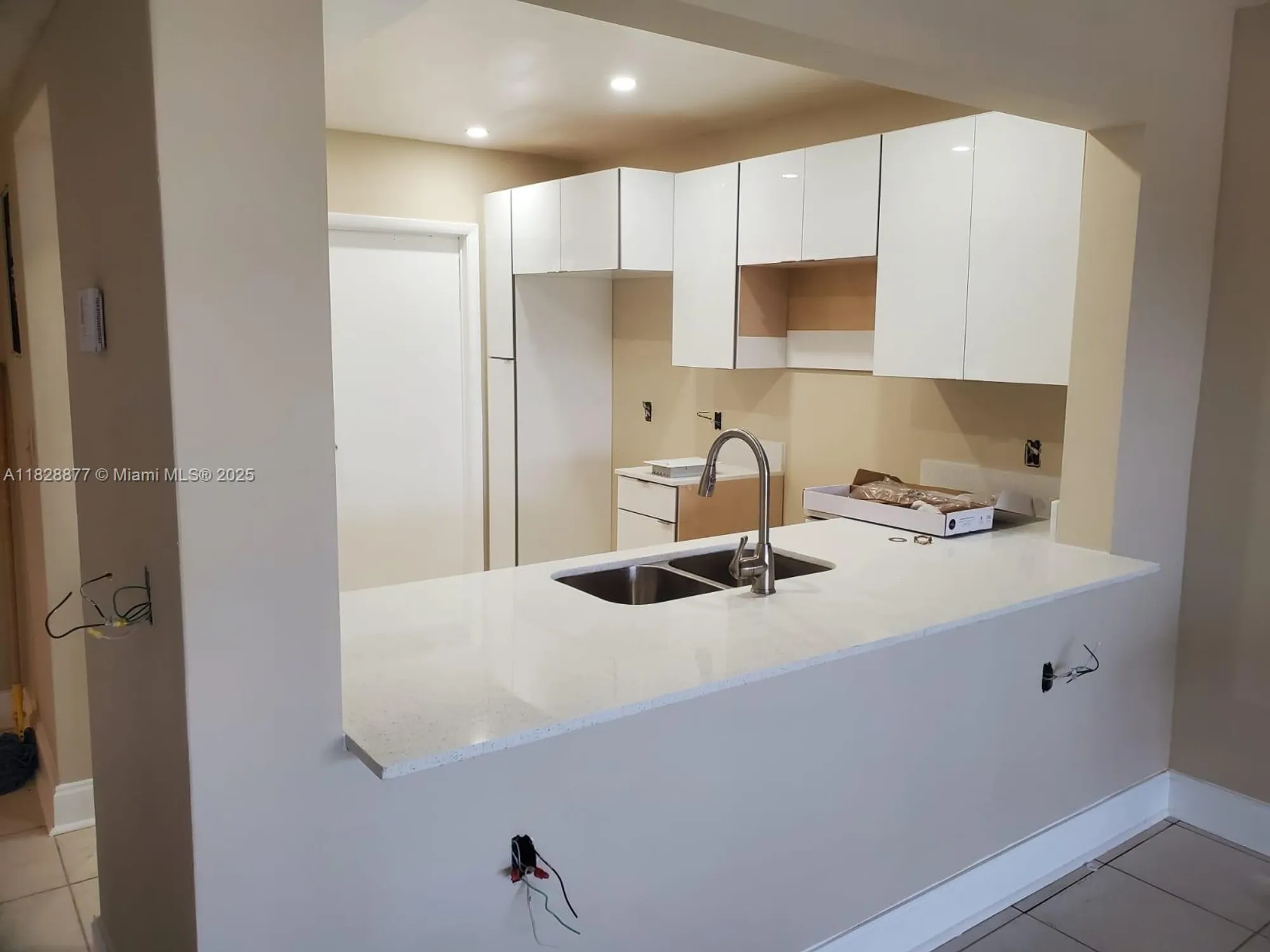 Property Slideshow image 6 of 12 | 215 se 3rd ave 302d, Hallandale Beach, FL, 33009