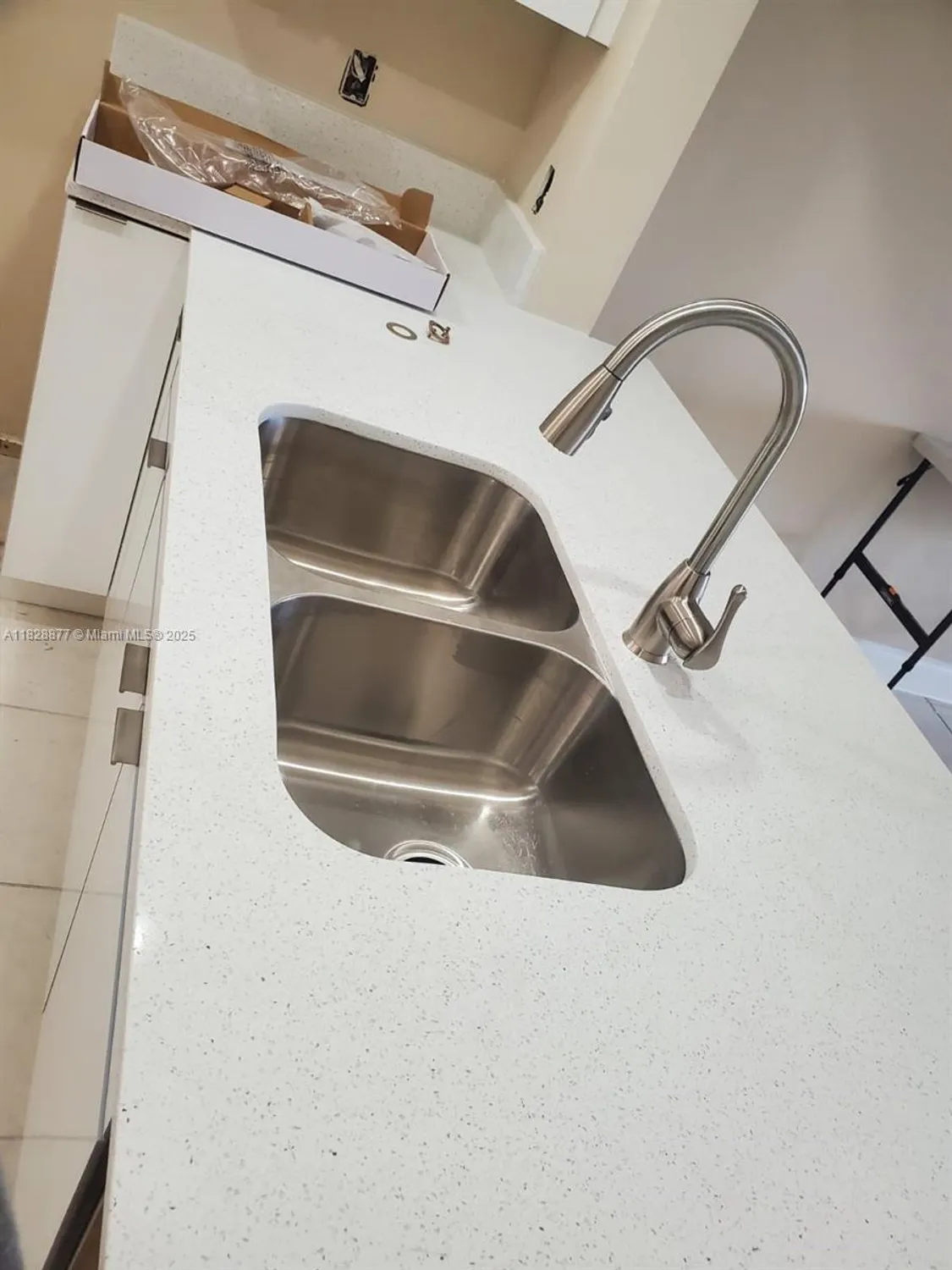 Property Slideshow image 8 of 12 | 215 se 3rd ave 302d, Hallandale Beach, FL, 33009