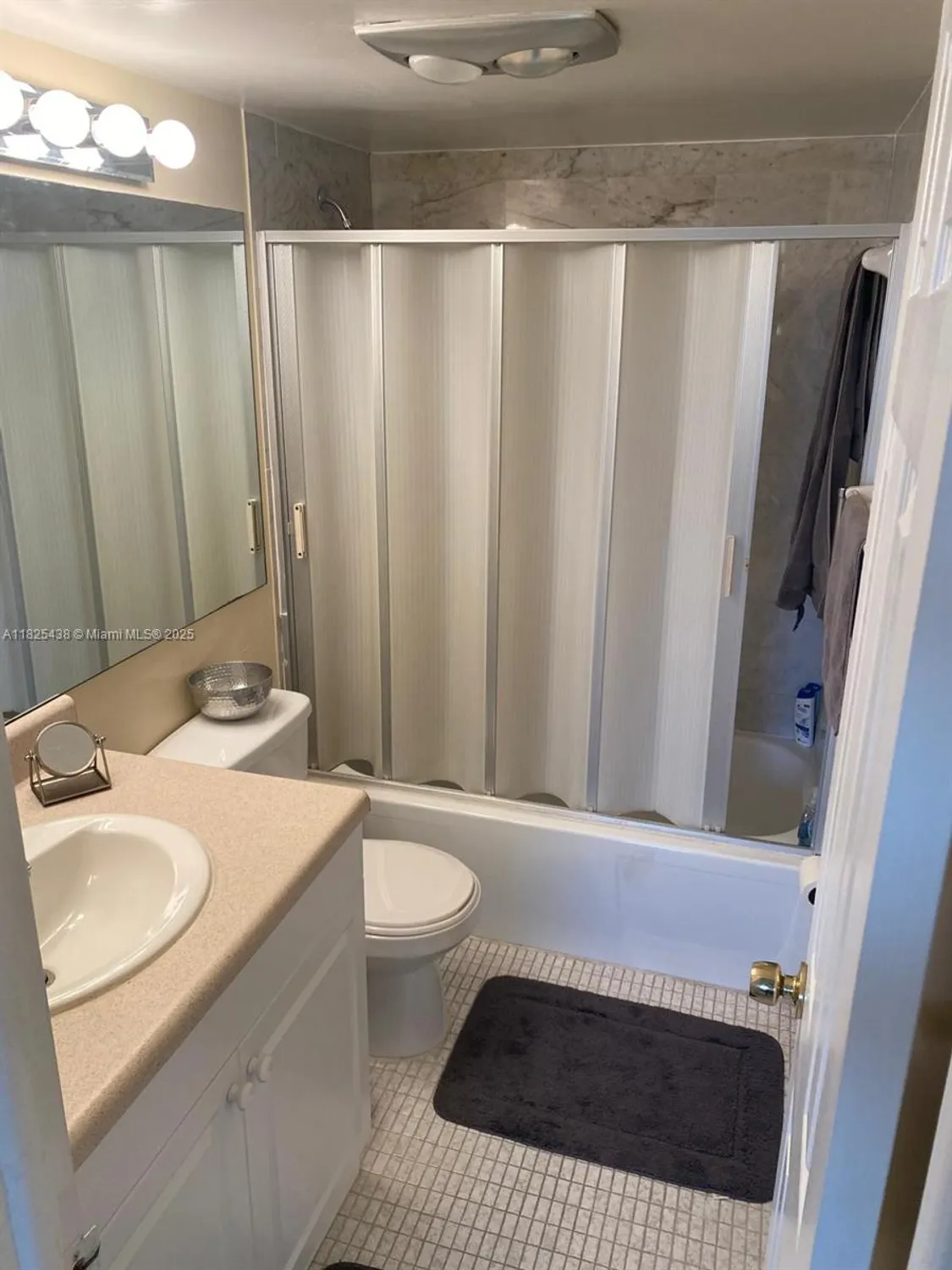 Property Slideshow image 9 of 15 | 361 s hollybrook dr apt 206, Pembroke Pines, FL, 33025