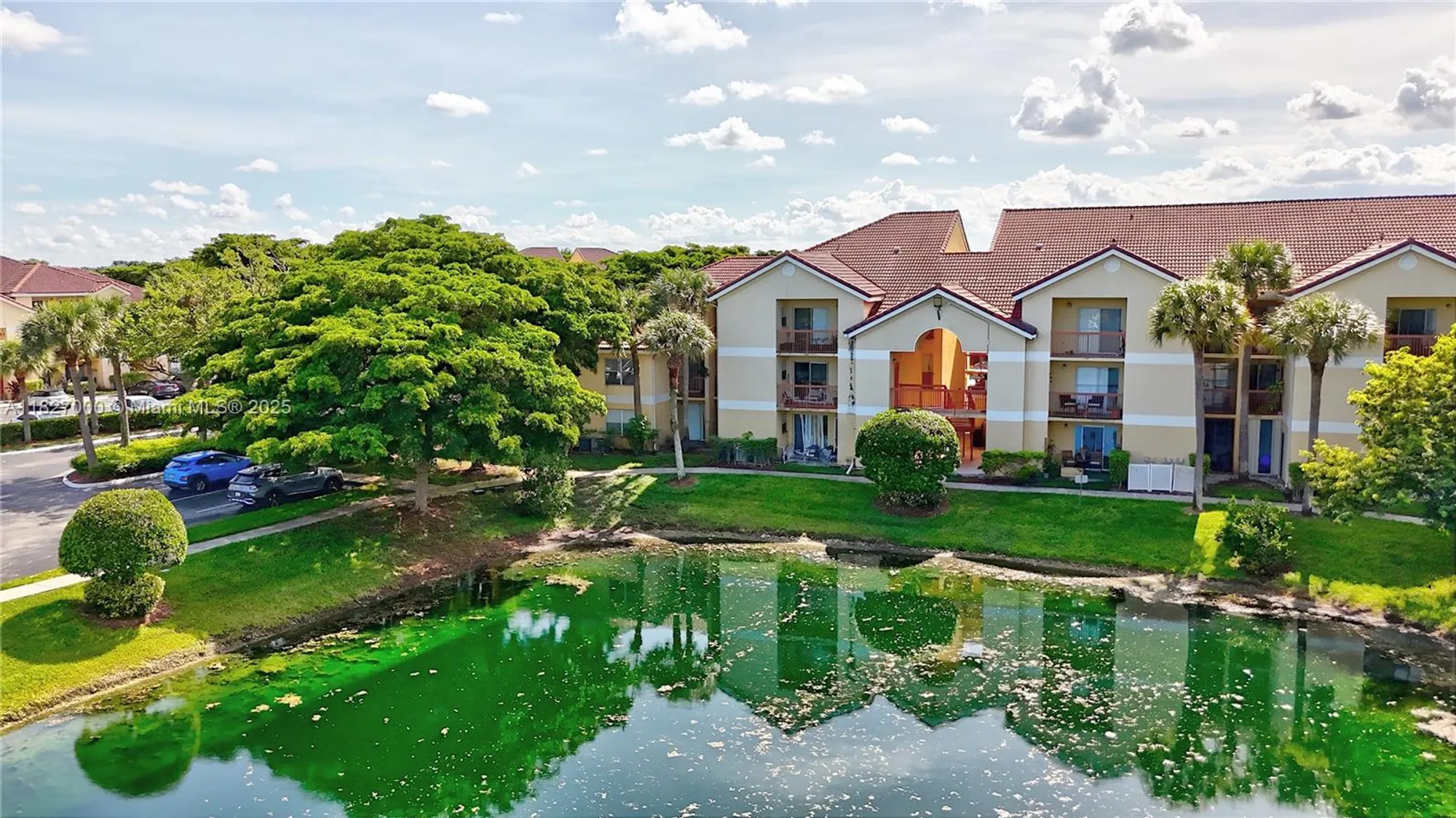 Property Slideshow image 5 of 23 | 7680 westwood dr 823, Tamarac, FL, 33321