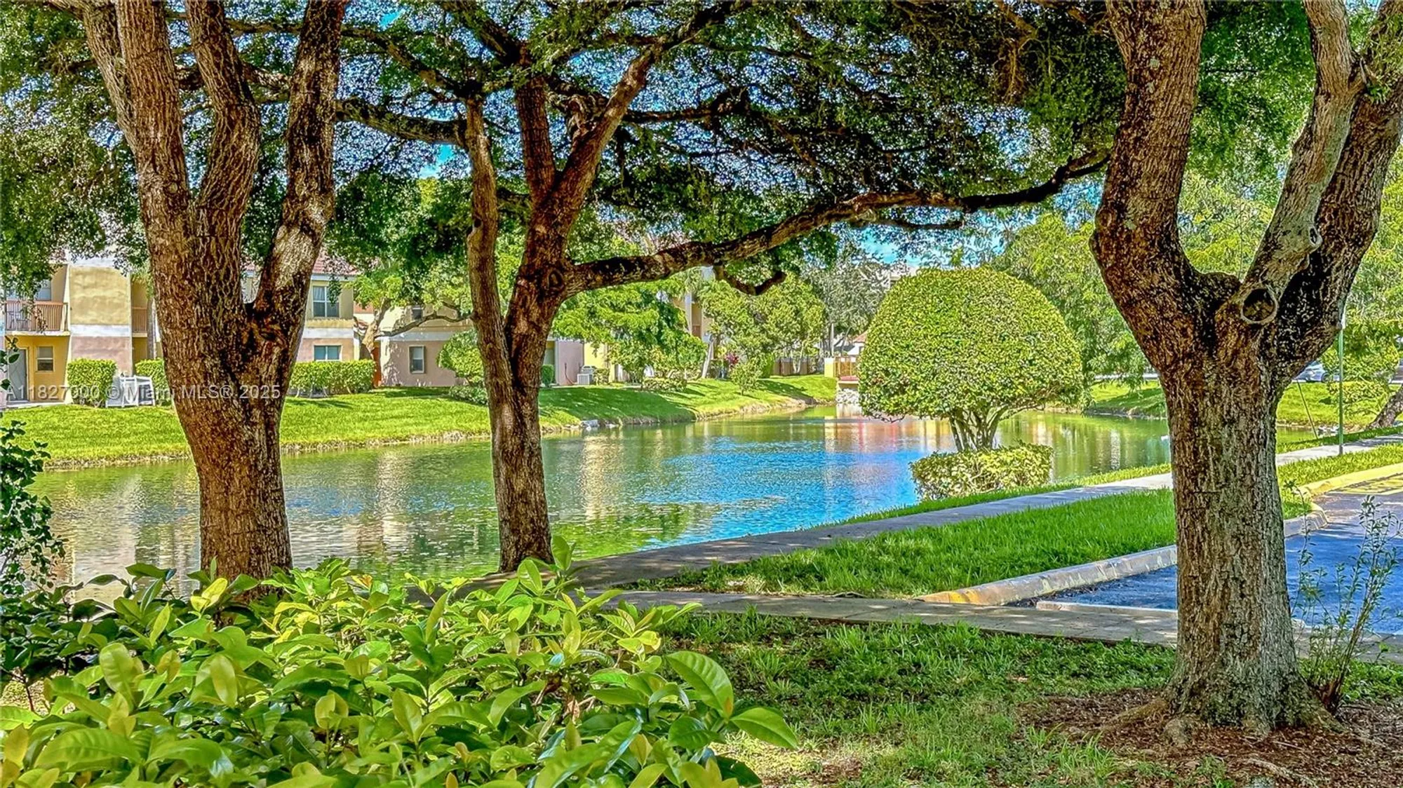 Property Slideshow image 8 of 23 | 7680 westwood dr 823, Tamarac, FL, 33321