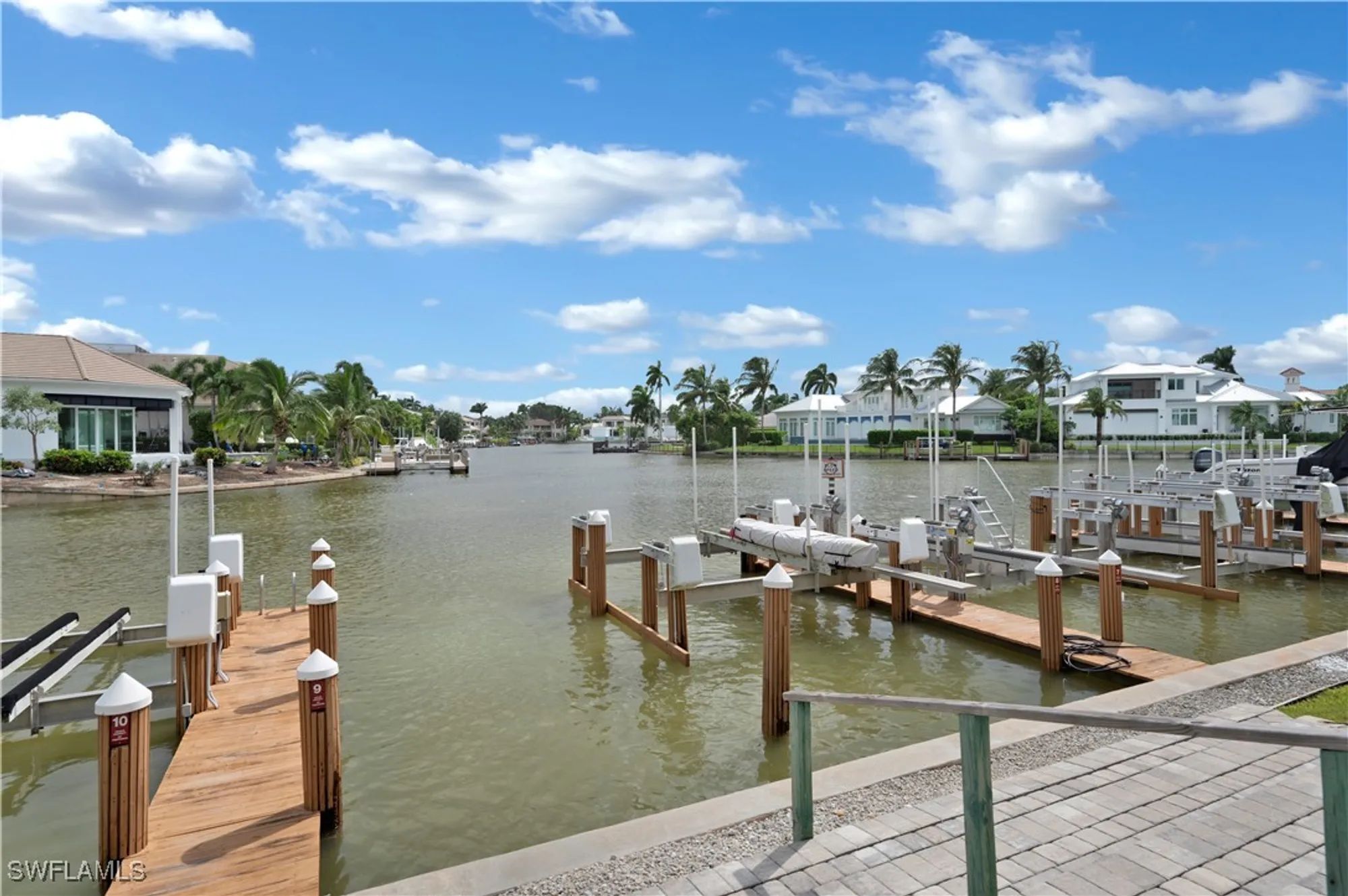 Property Slideshow image 12 of 13 | 2150 gulf shore blvd 411, Naples, FL, 34102