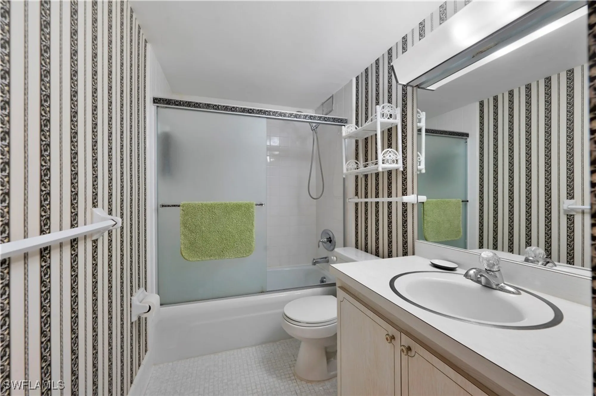 Property Slideshow image 6 of 13 | 2150 gulf shore blvd 411, Naples, FL, 34102