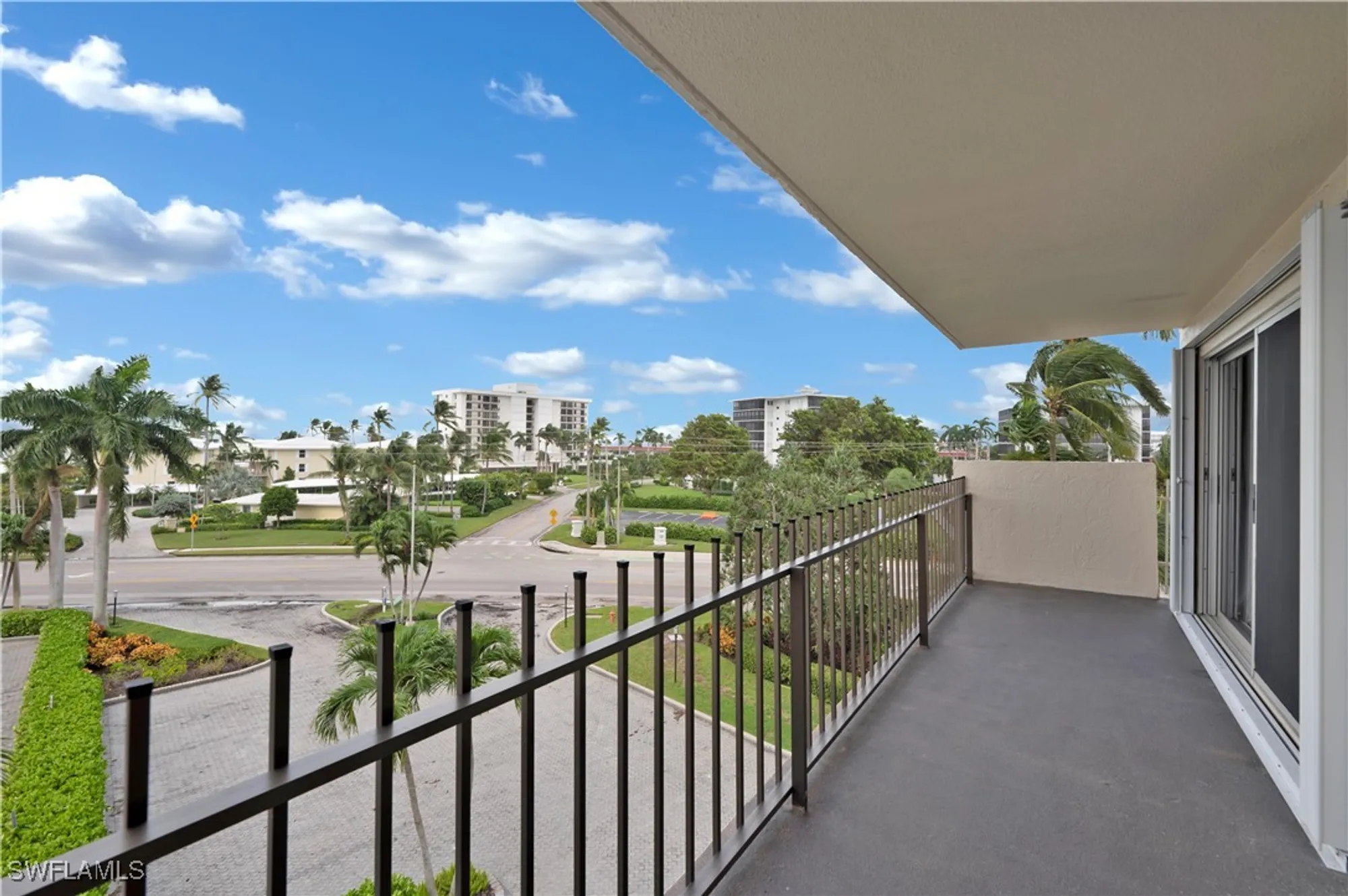 Property Slideshow image 9 of 13 | 2150 gulf shore blvd 411, Naples, FL, 34102