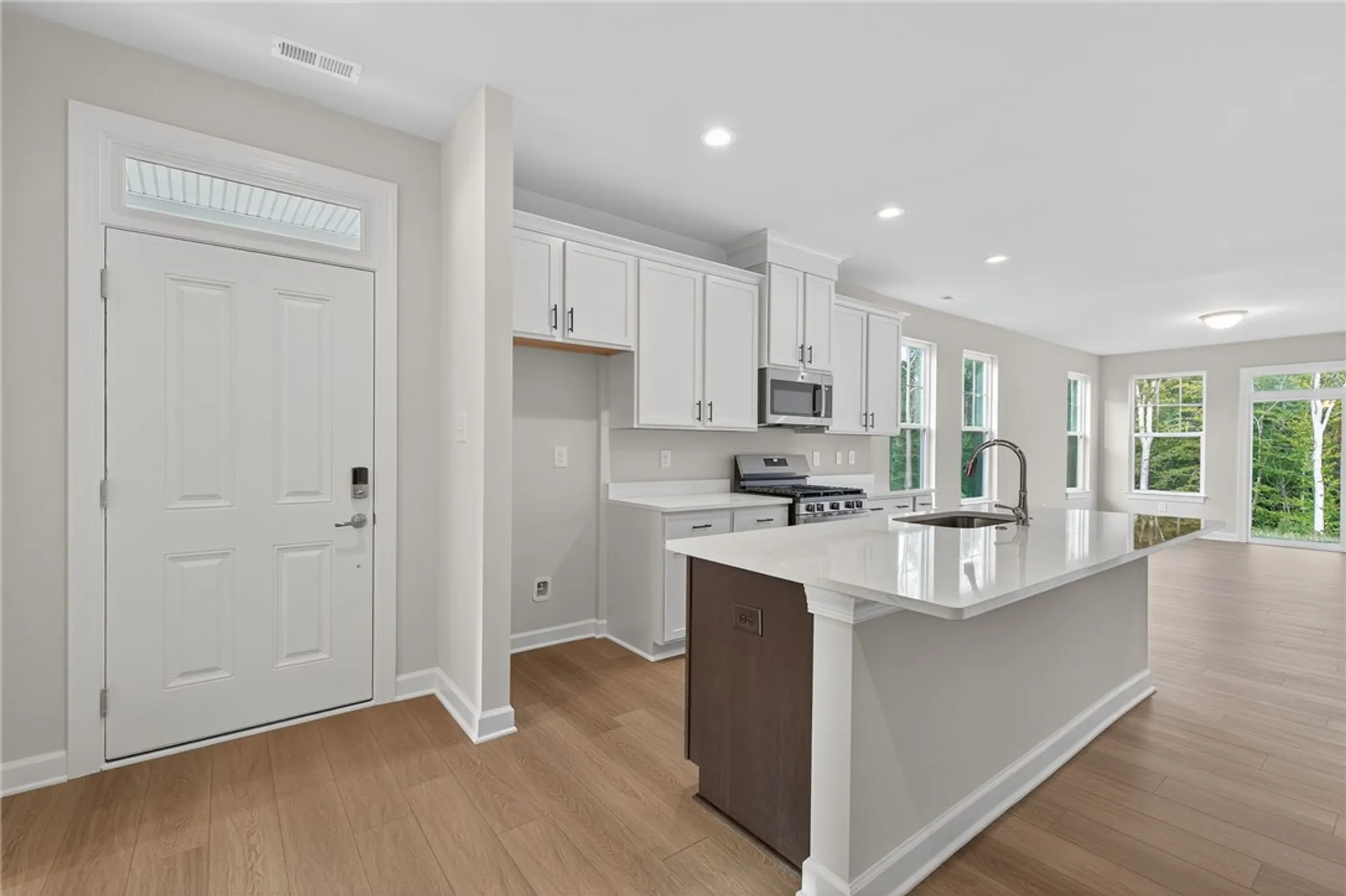 Property Slideshow image 7 of 50 | 3015 plymouth pl, Williamsburg, VA, 23185