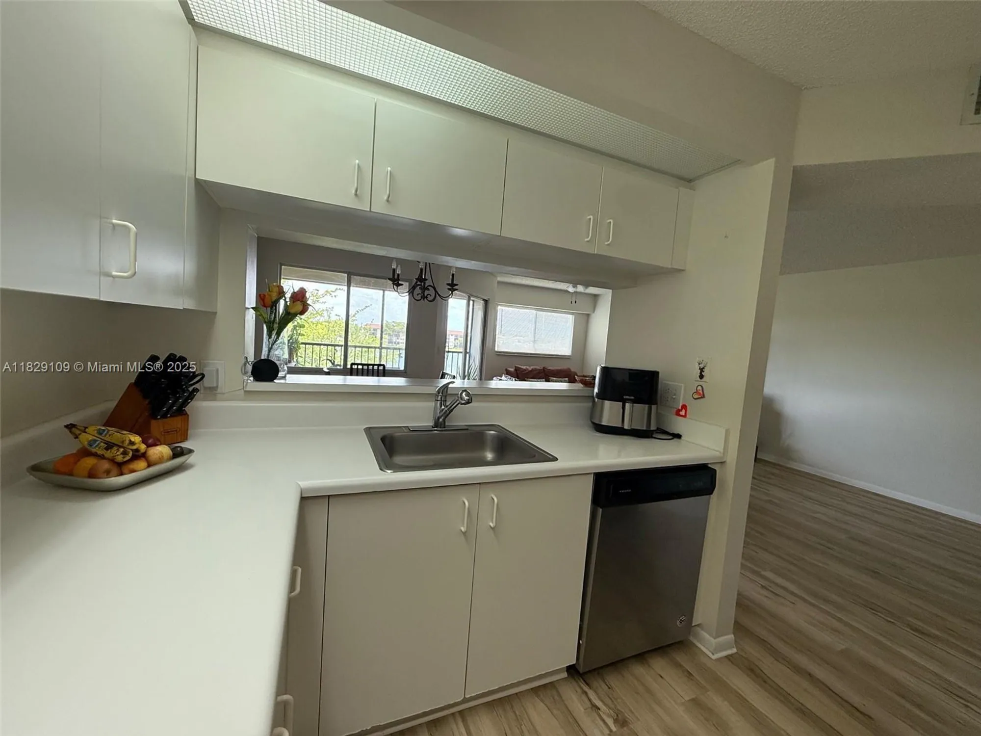 Property Slideshow image 14 of 35 | 1400 sw 137th ave 411f, Pembroke Pines, FL, 33027