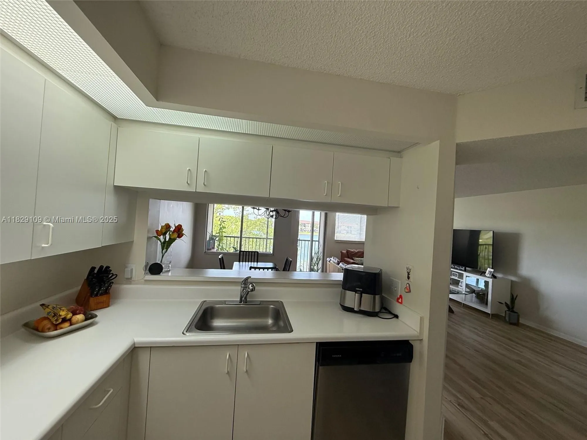 Property Slideshow image 12 of 35 | 1400 sw 137th ave 411f, Pembroke Pines, FL, 33027