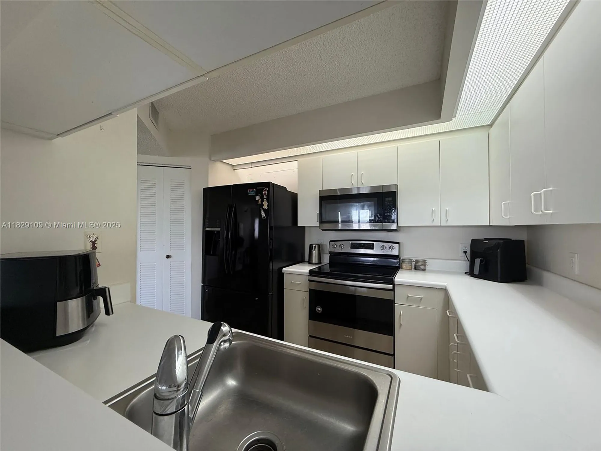 Property Slideshow image 13 of 35 | 1400 sw 137th ave 411f, Pembroke Pines, FL, 33027