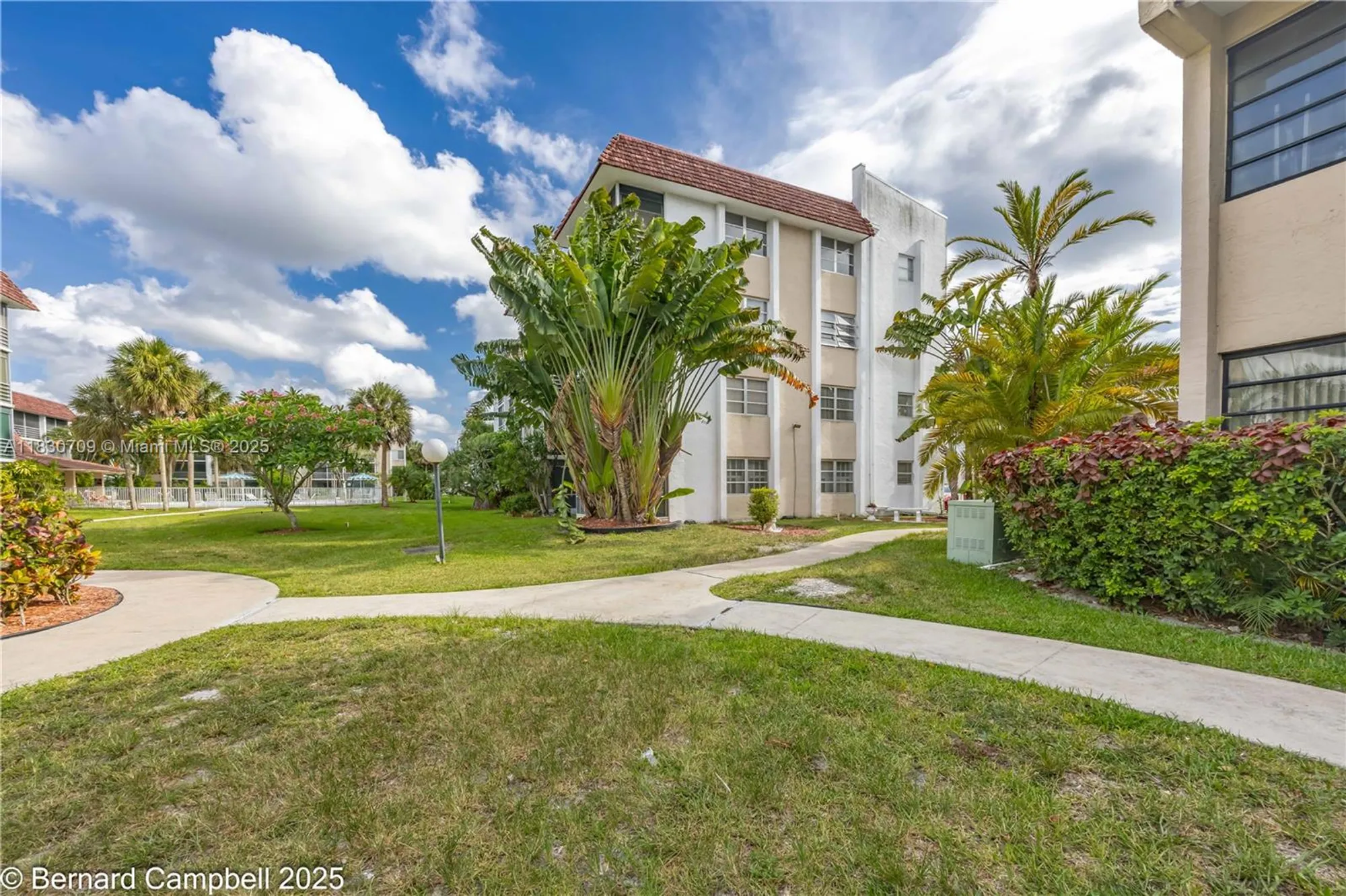 Property Slideshow image 14 of 17 | 3531 inverrary dr 101, Lauderhill, FL, 33319