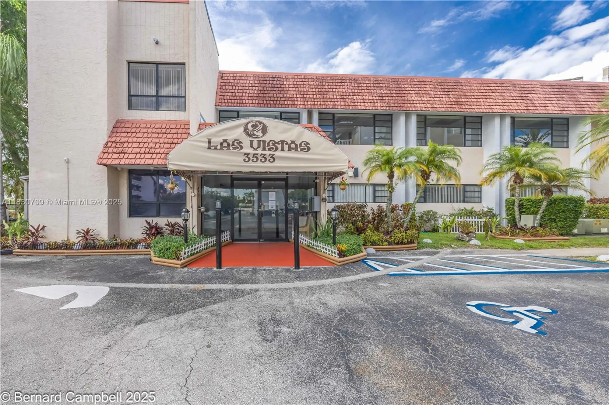 Property Slideshow image 13 of 17 | 3531 inverrary dr 101, Lauderhill, FL, 33319