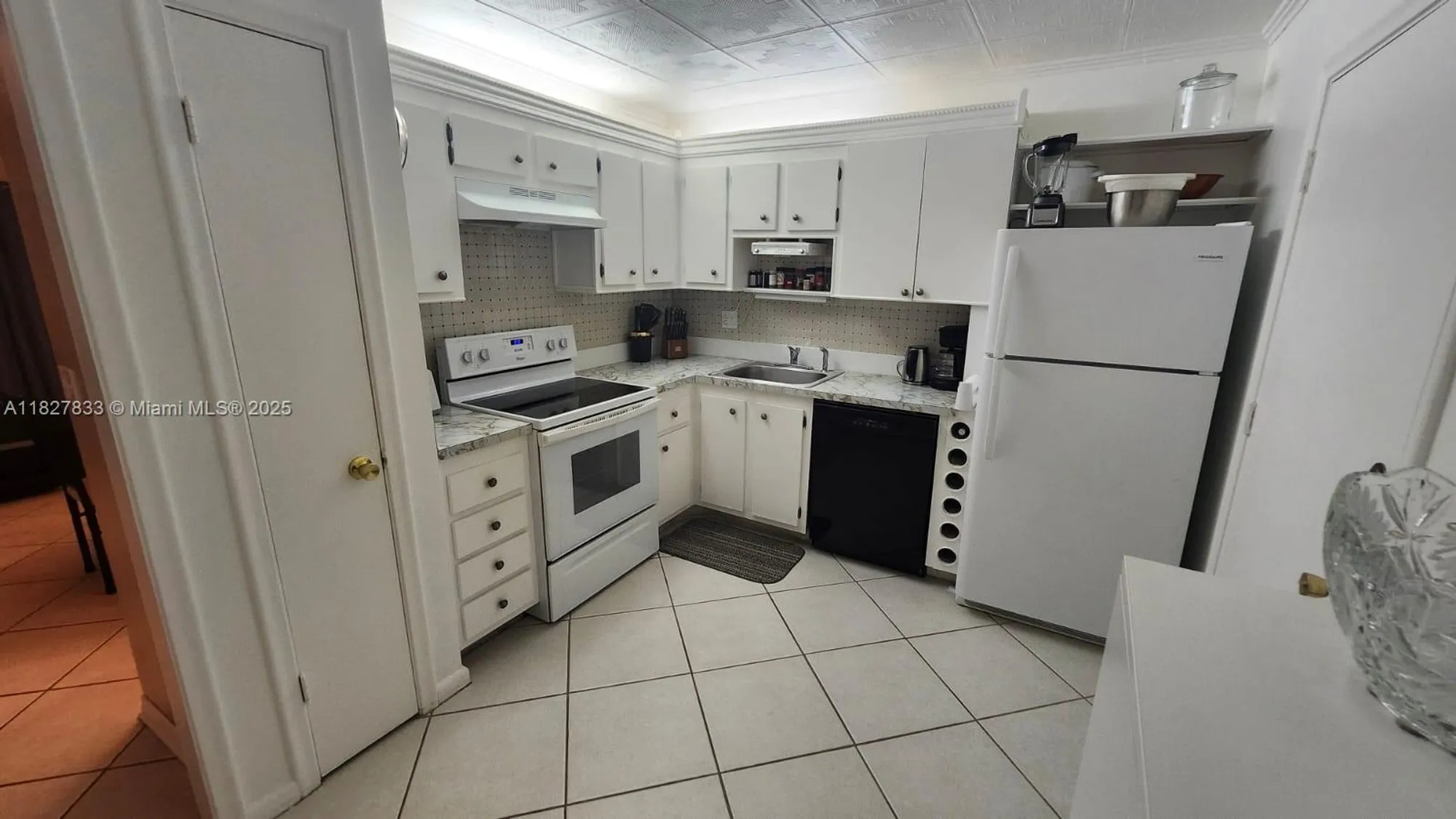 Property Slideshow image 6 of 19 | 2061 nw 47th ter 103, Lauderhill, FL, 33313