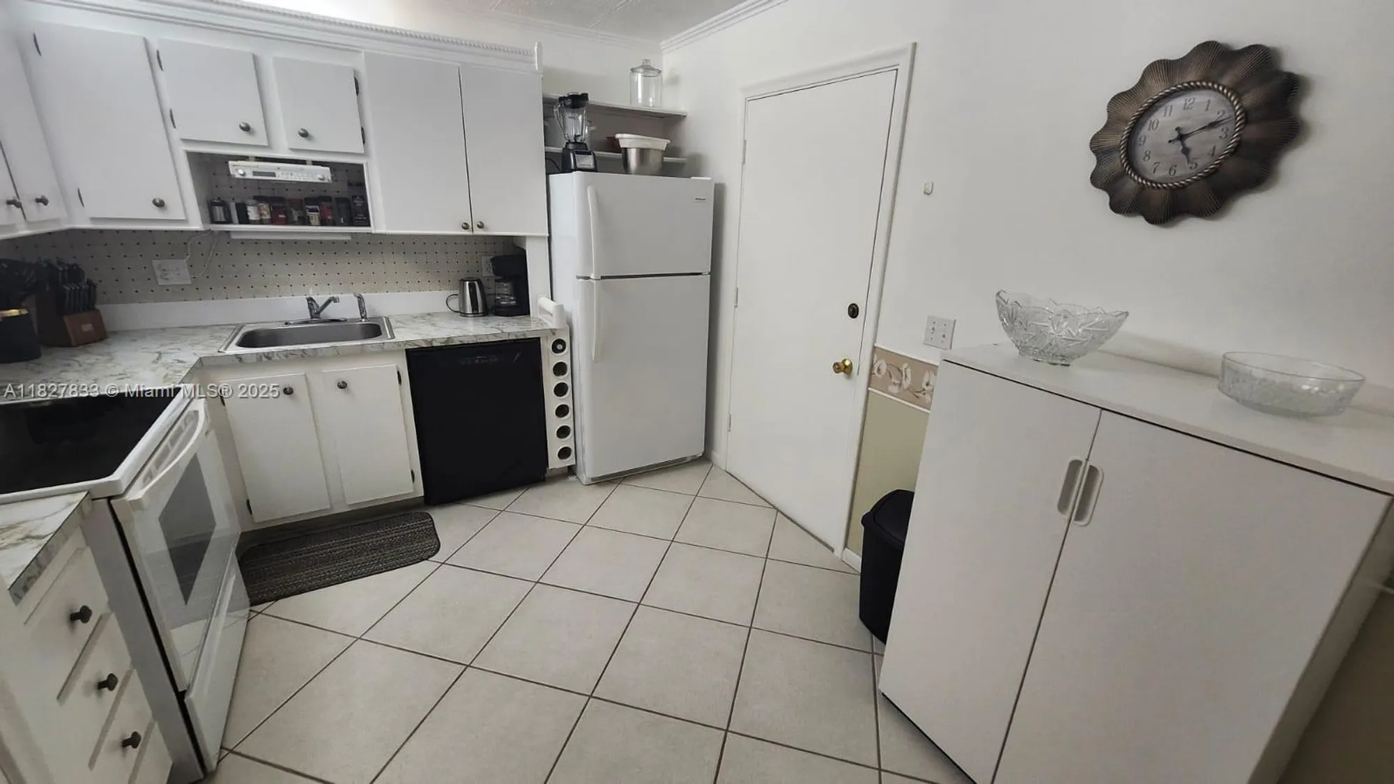 Property Slideshow image 7 of 19 | 2061 nw 47th ter 103, Lauderhill, FL, 33313