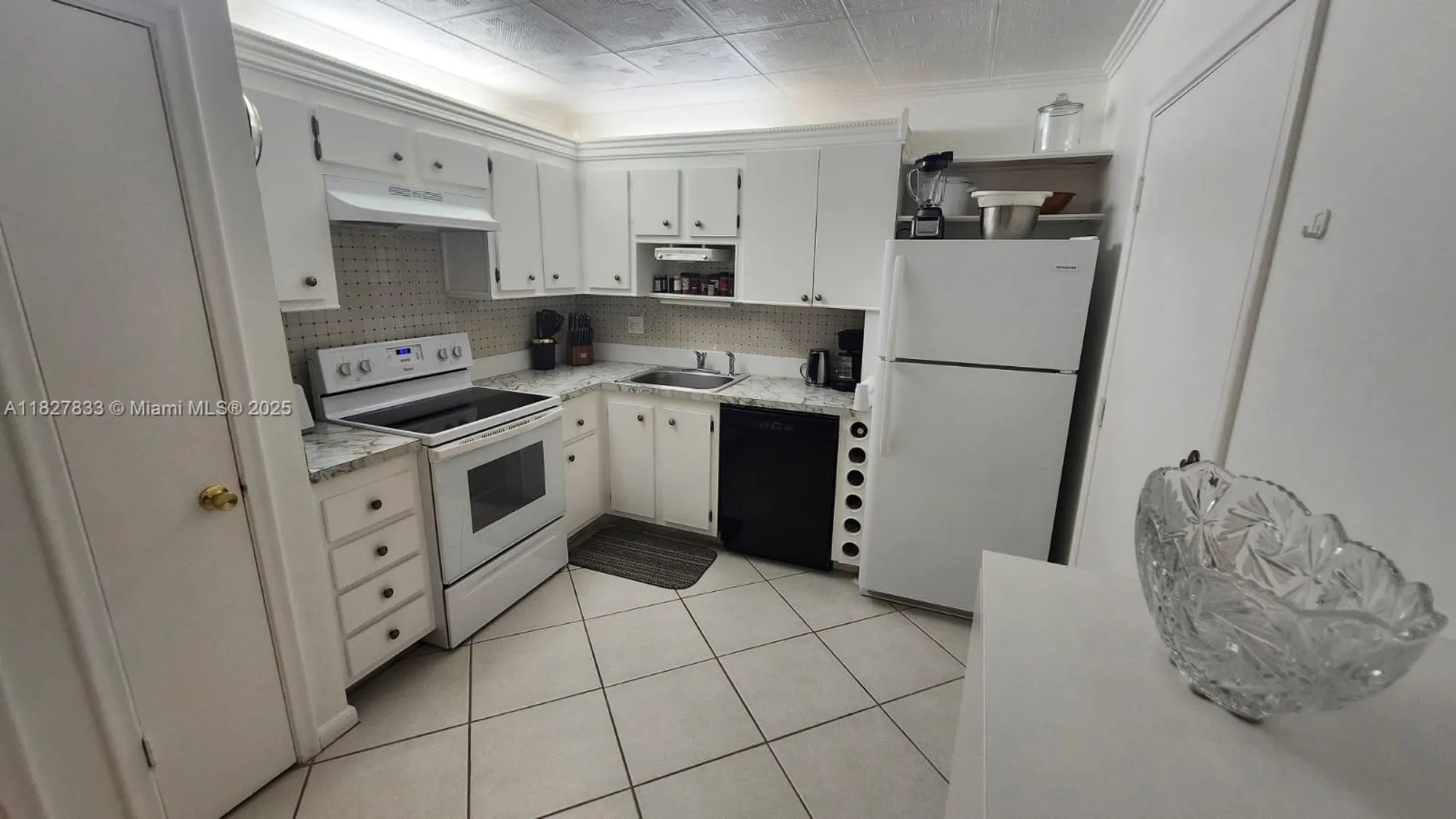 Property Slideshow image 8 of 19 | 2061 nw 47th ter 103, Lauderhill, FL, 33313