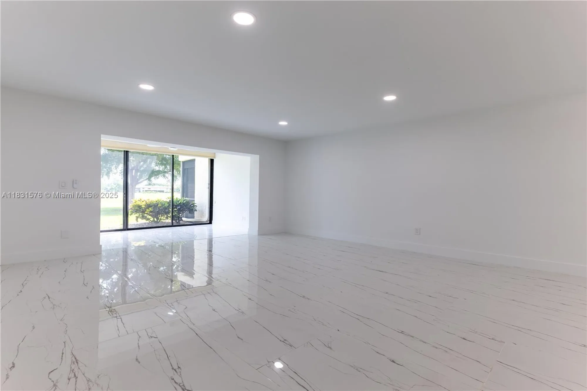 Property Slideshow image 15 of 56 | 8435 casa del lago apt 22c, Boca Raton, FL, 33433