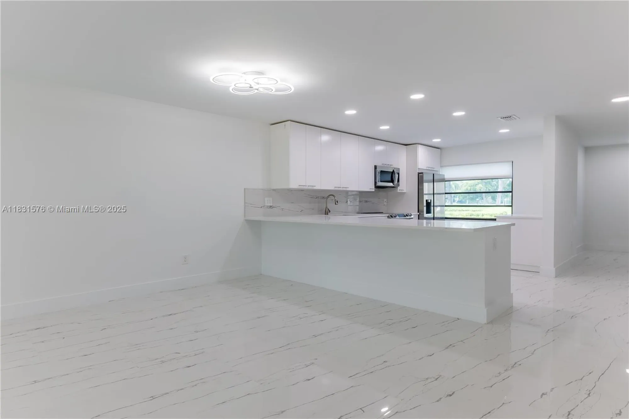 Property Slideshow image 10 of 56 | 8435 casa del lago apt 22c, Boca Raton, FL, 33433