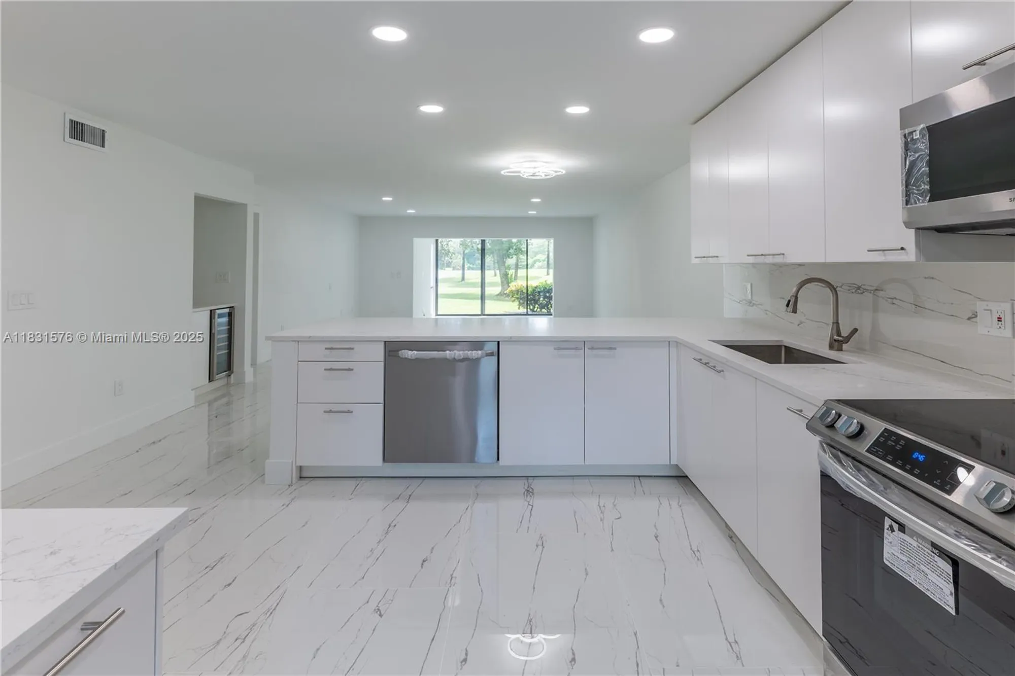 Property Slideshow image 8 of 56 | 8435 casa del lago apt 22c, Boca Raton, FL, 33433