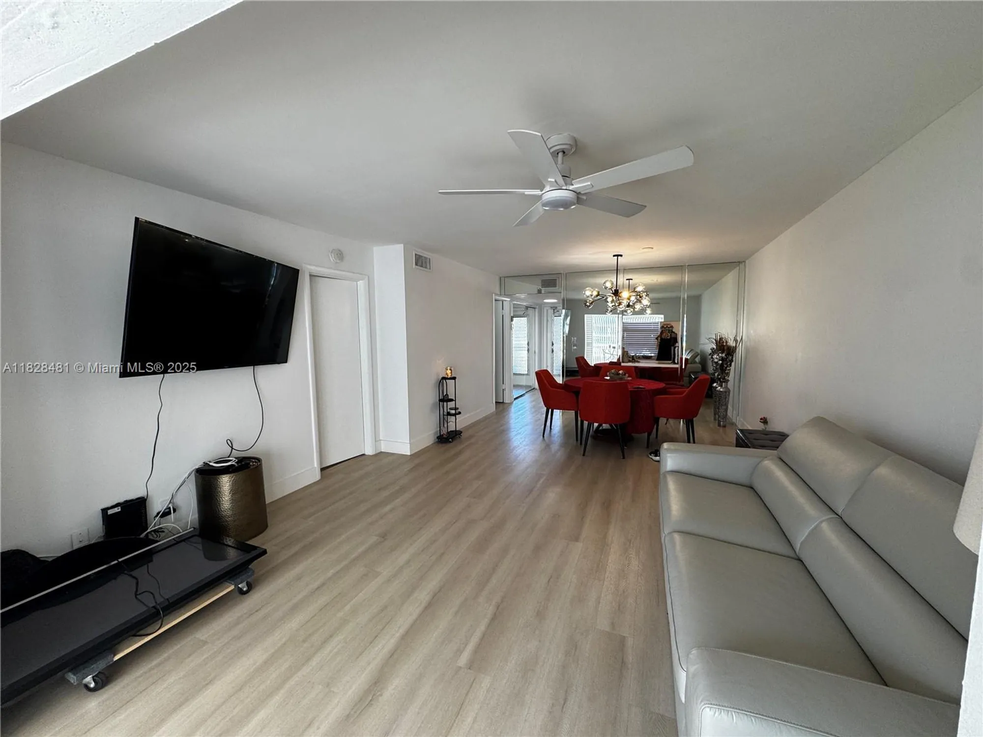 Property Slideshow image 12 of 35 | 19 abbey ln 108, Delray Beach, FL, 33446