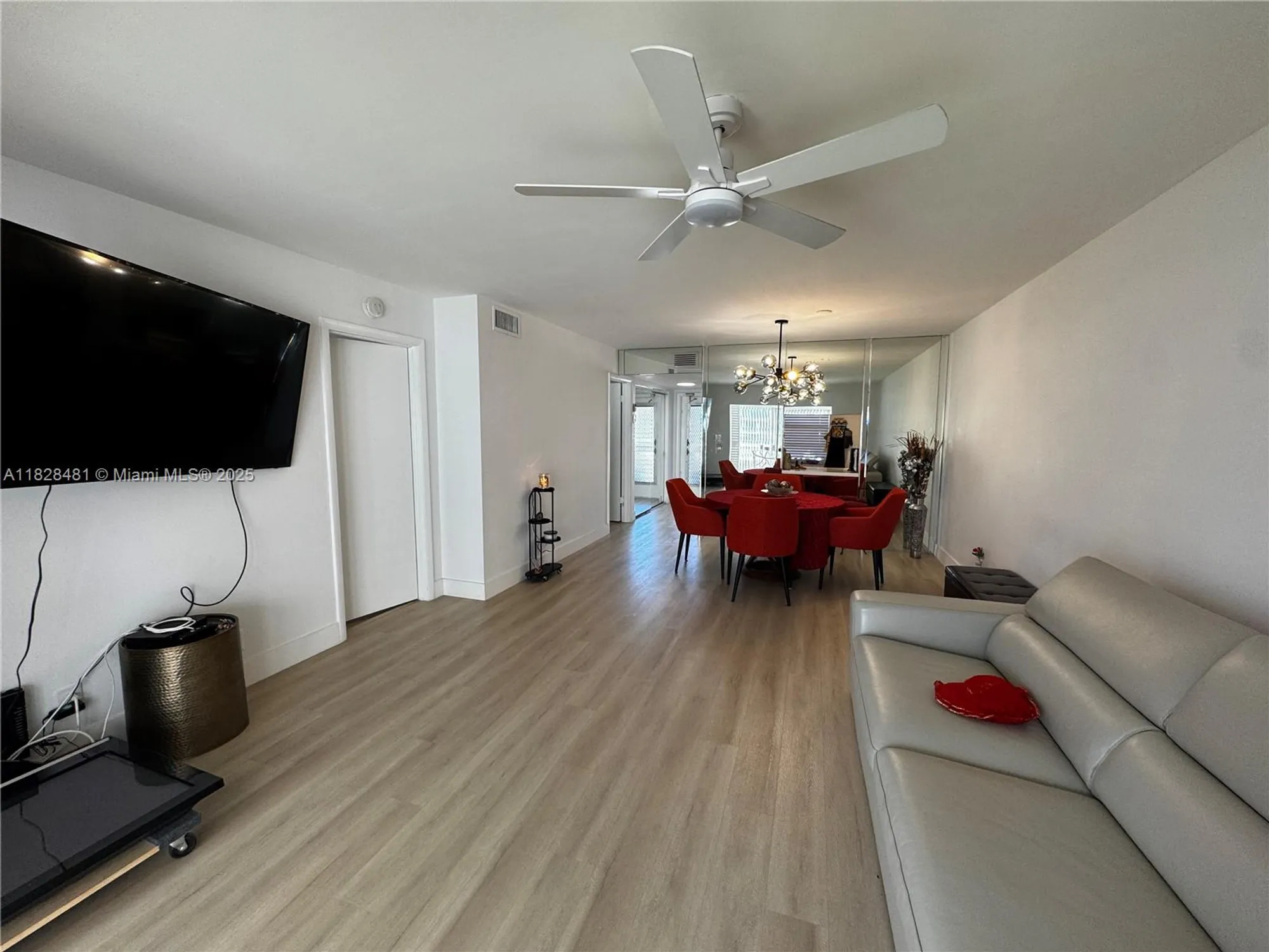 Property Slideshow image 8 of 35 | 19 abbey ln 108, Delray Beach, FL, 33446