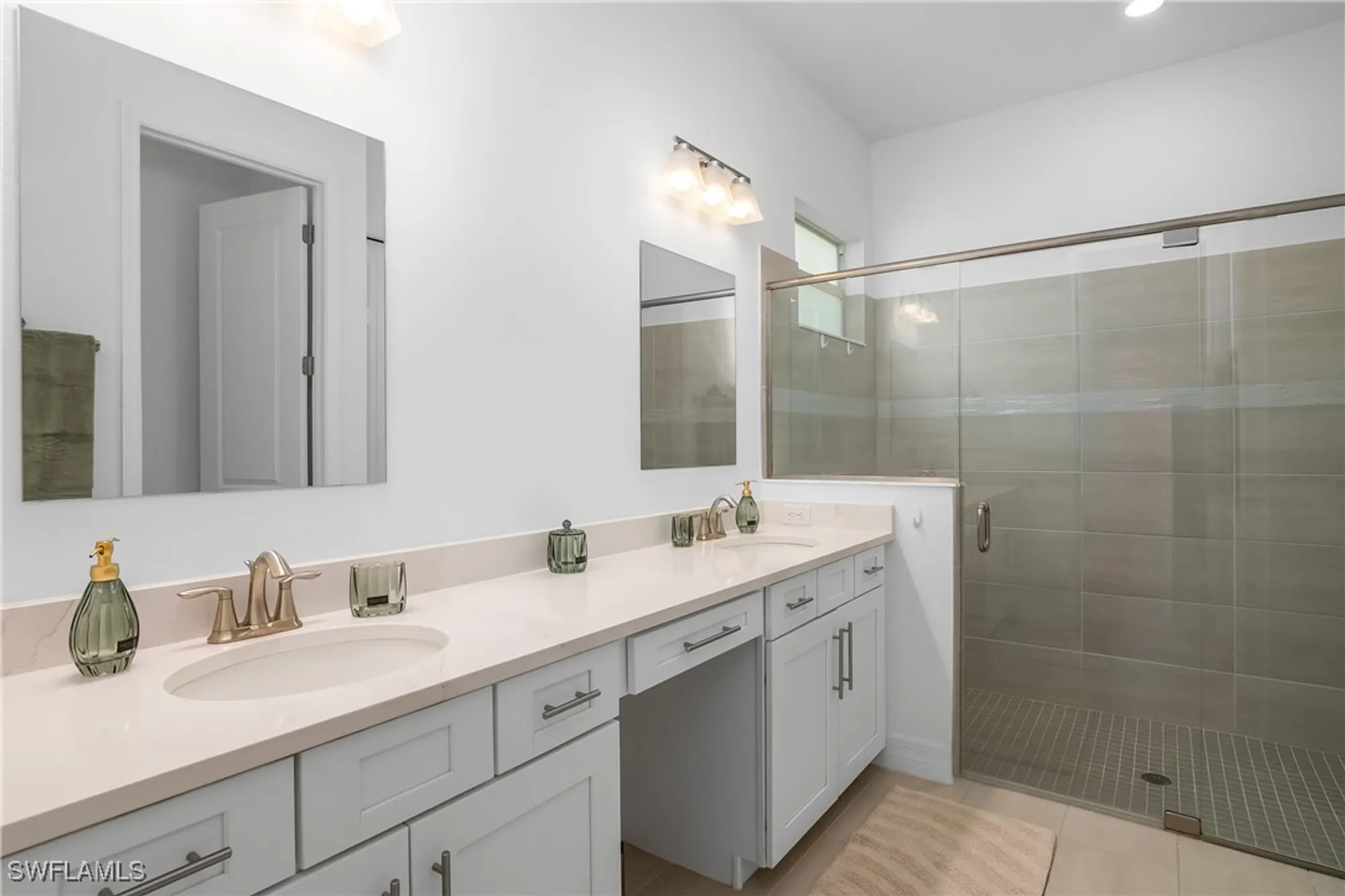 Property Slideshow image 16 of 50 | 13987 blue bay cir, Fort Myers, FL, 33913