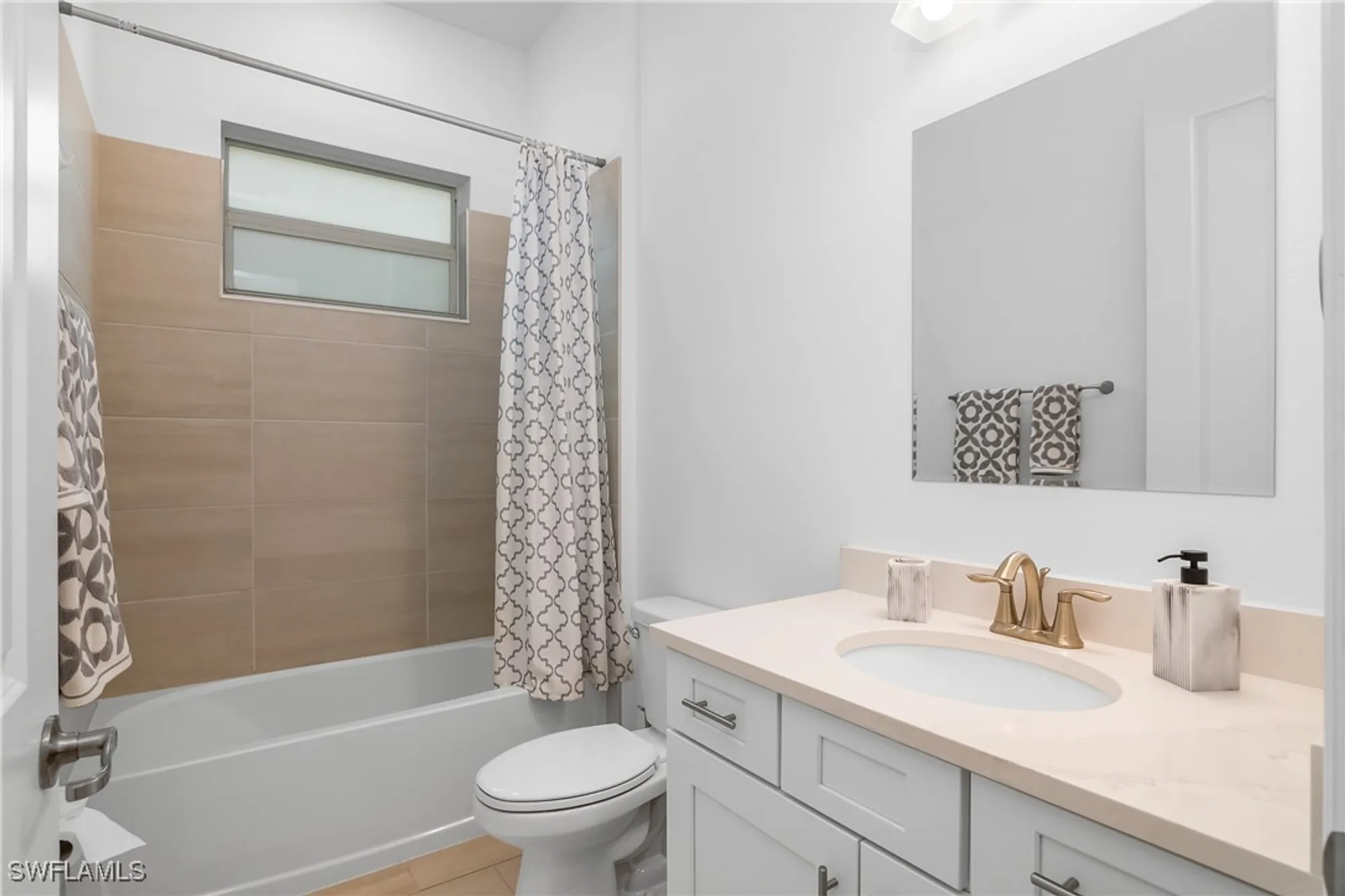 Property Slideshow image 10 of 50 | 13987 blue bay cir, Fort Myers, FL, 33913