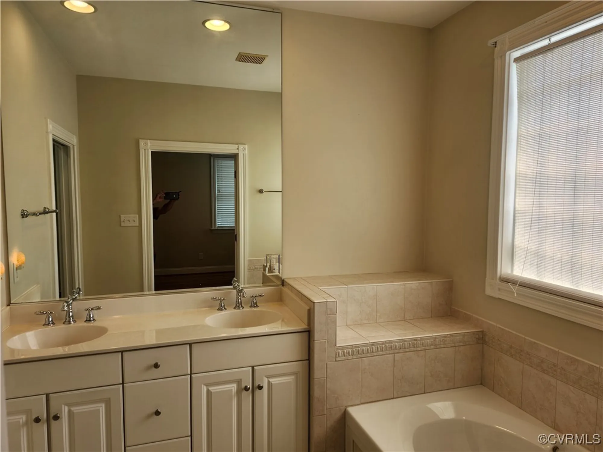 Property Slideshow image 18 of 20 | 3902 amberleigh blvd, North Chesterfield, VA, 23236