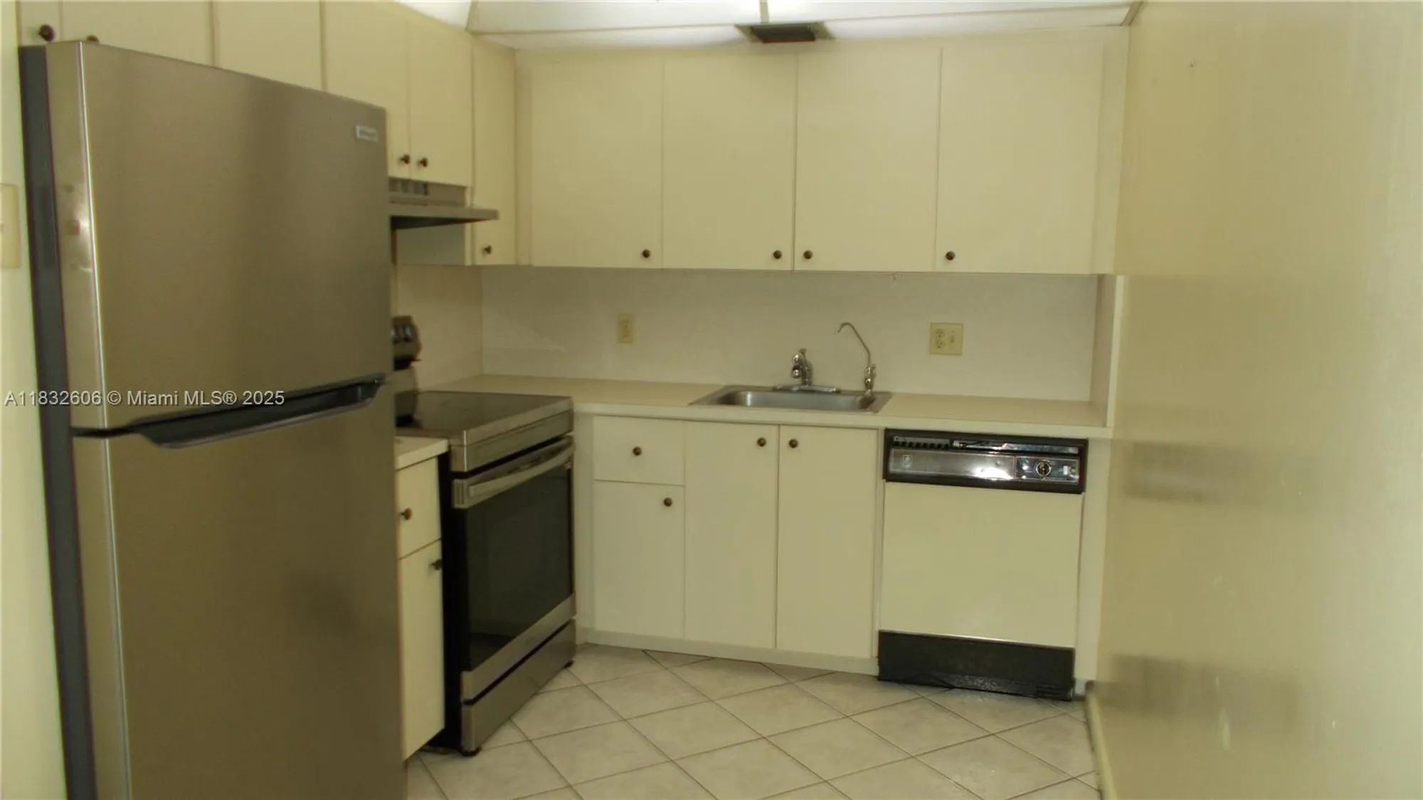 Property Slideshow image 9 of 23 | 13550 sw 6th ct a208, Pembroke Pines, FL, 33027