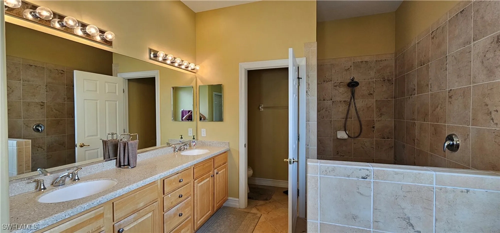Property Slideshow image 16 of 35 | 10517 bellagio dr, Fort Myers, FL, 33913