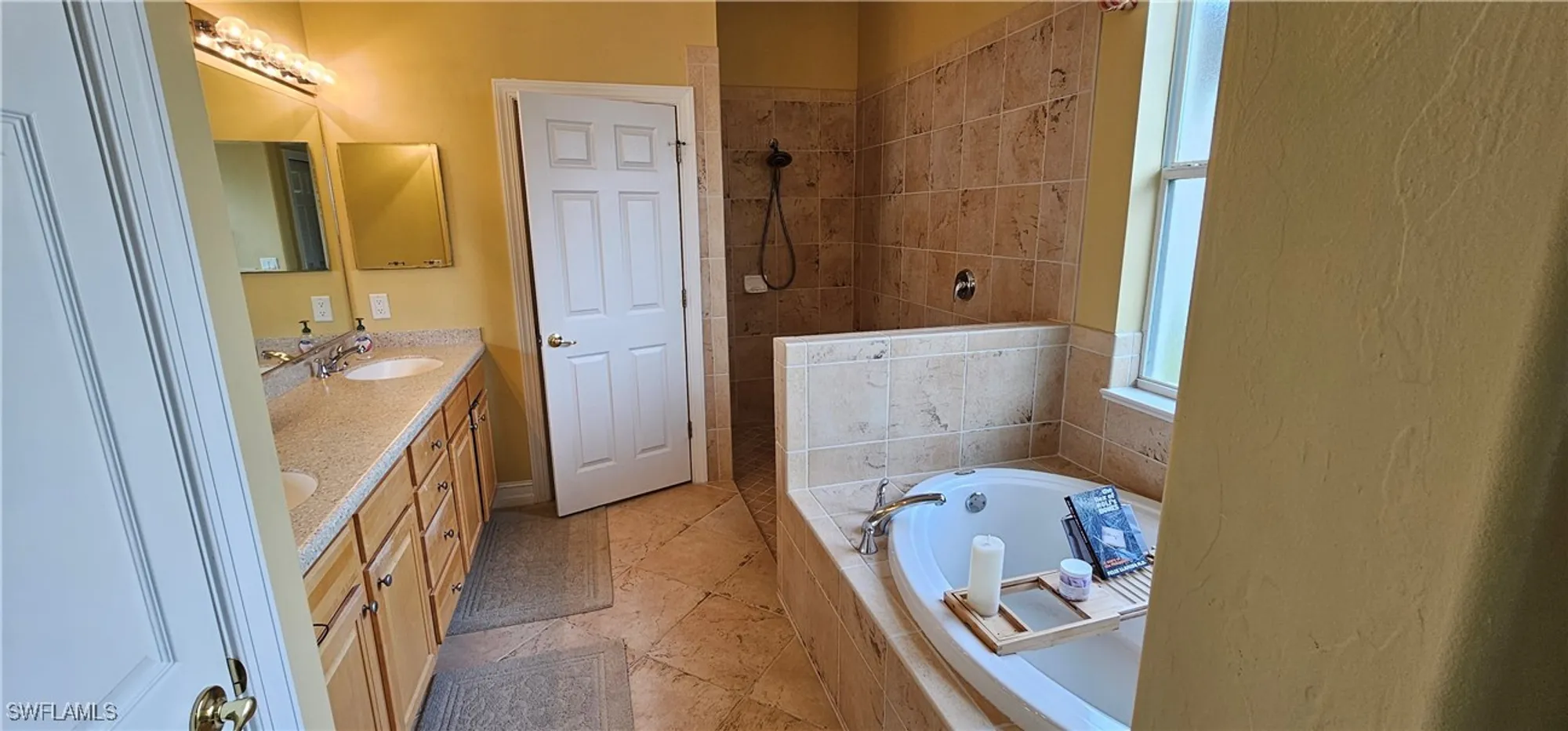 Property Slideshow image 13 of 35 | 10517 bellagio dr, Fort Myers, FL, 33913
