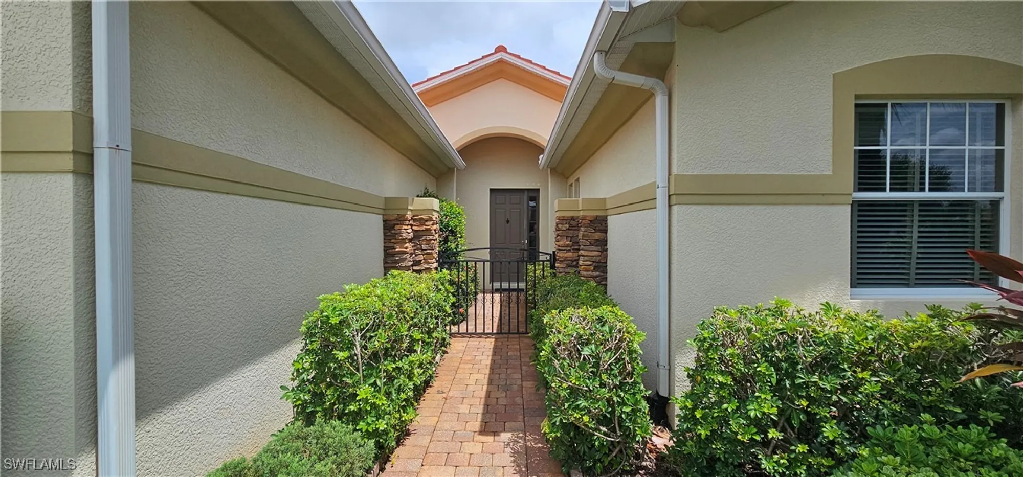 Property Slideshow image 3 of 35 | 10517 bellagio dr, Fort Myers, FL, 33913