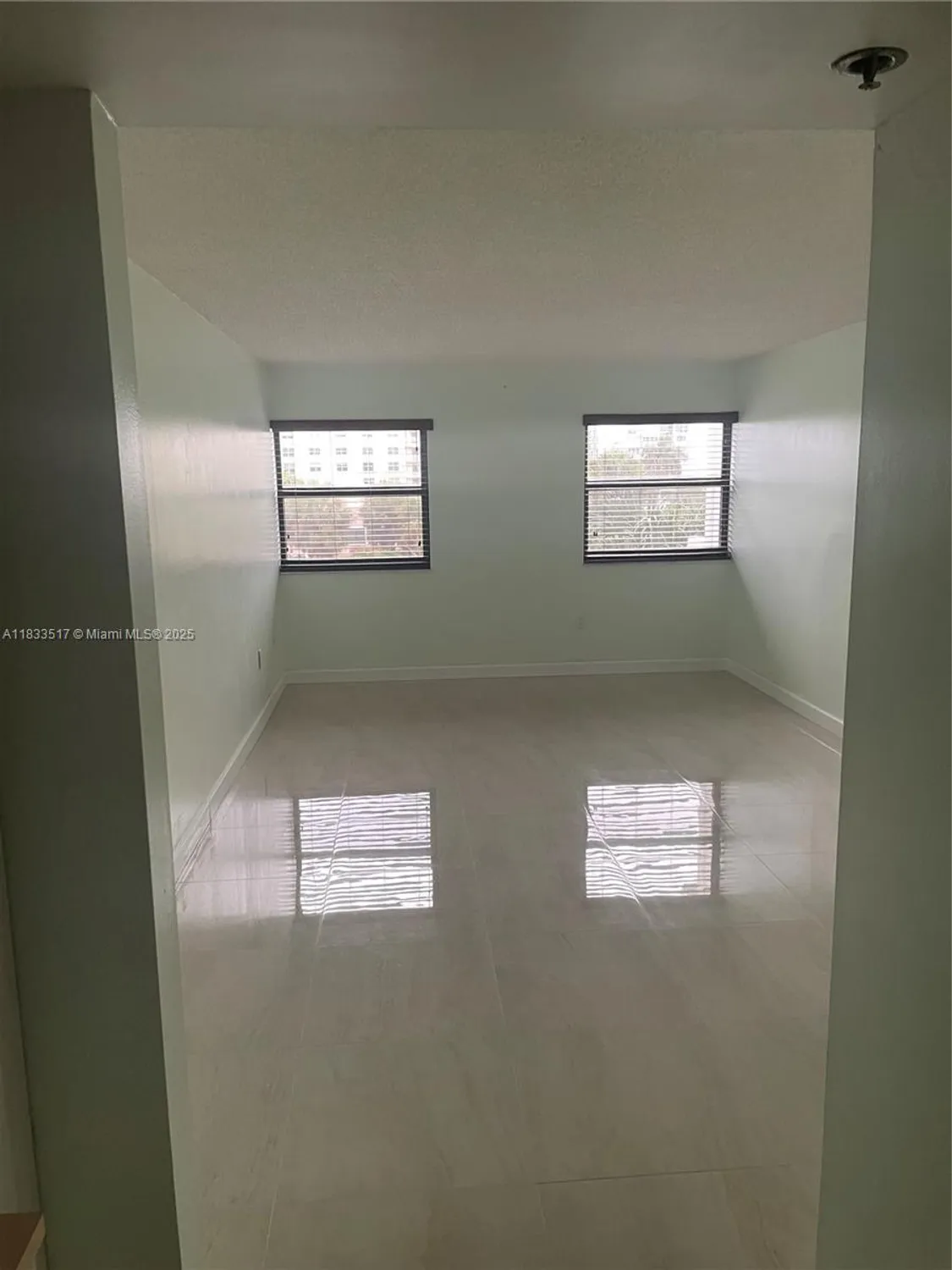 Property Slideshow image 14 of 20 | 1201 s ocean dr 318s, Hollywood, FL, 33019