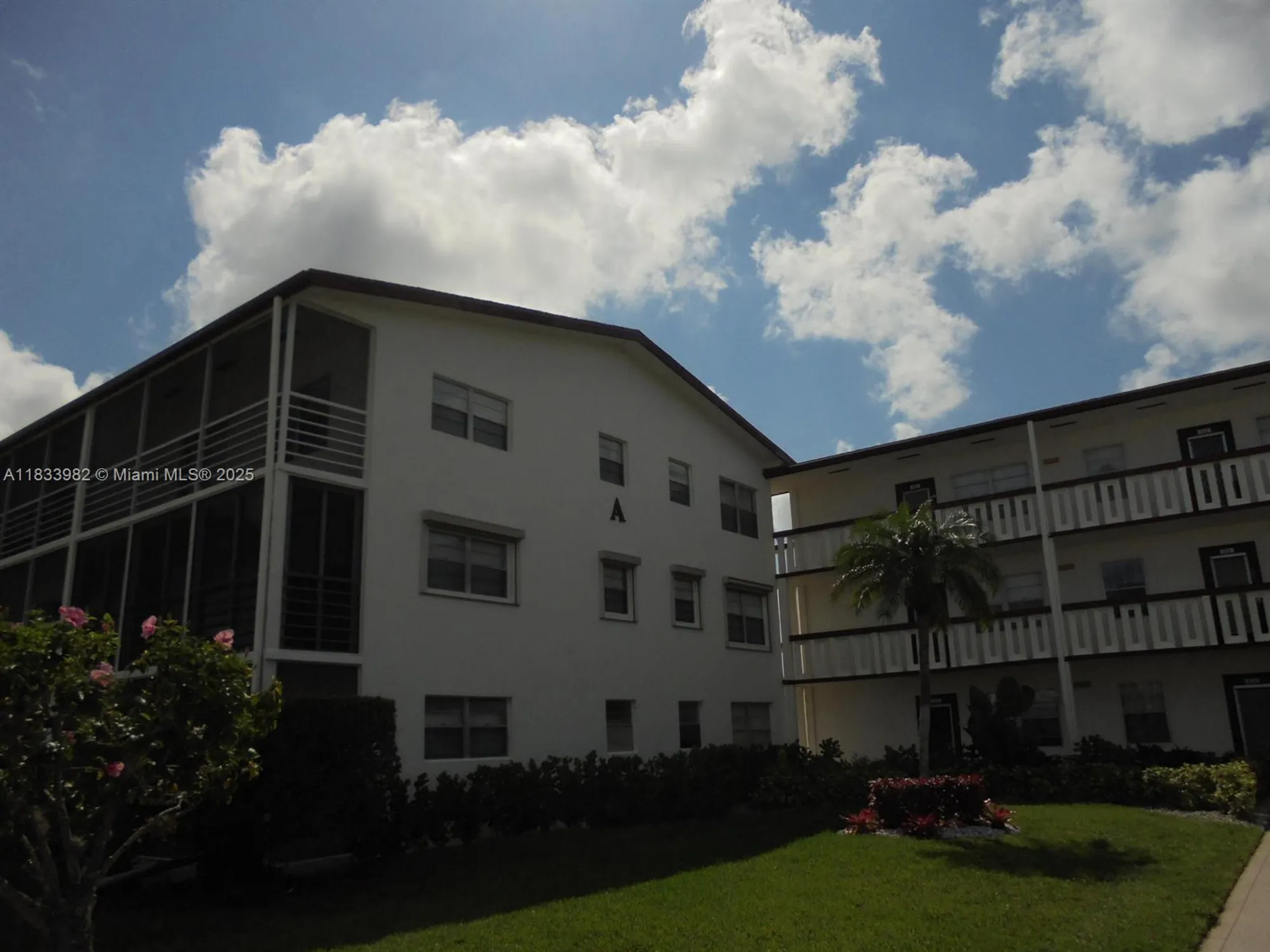 Property Slideshow image 10 of 12 | 31 fanshaw a # 31a, Boca Raton, FL, 33434