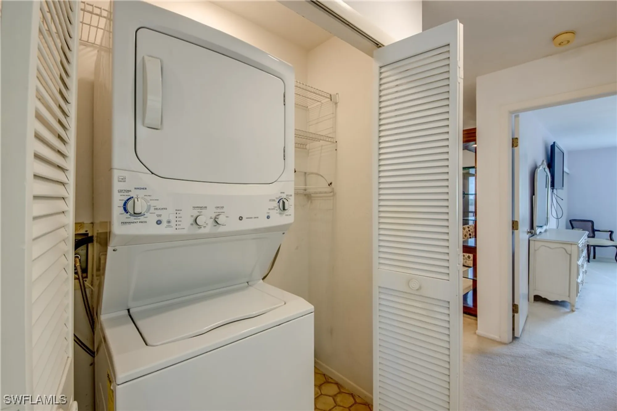 Property Slideshow image 16 of 24 | 11060 caravel cir 309, Fort Myers, FL, 33908