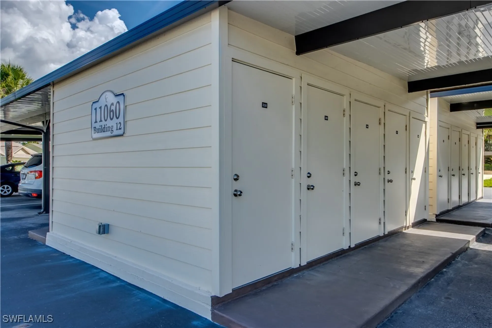 Property Slideshow image 18 of 24 | 11060 caravel cir 309, Fort Myers, FL, 33908