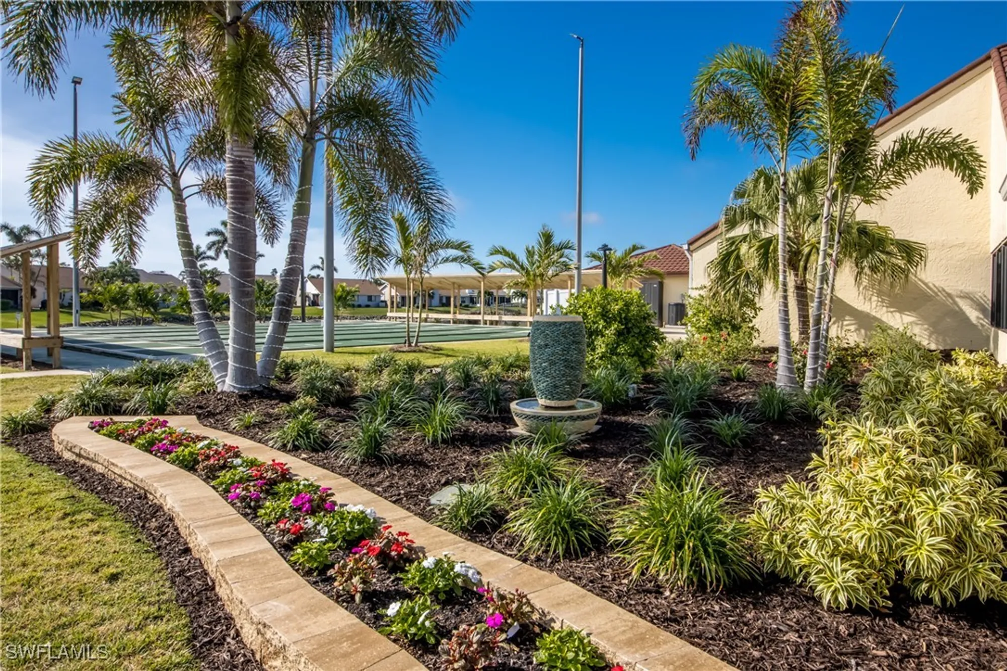 Property Slideshow image 20 of 24 | 11060 caravel cir 309, Fort Myers, FL, 33908