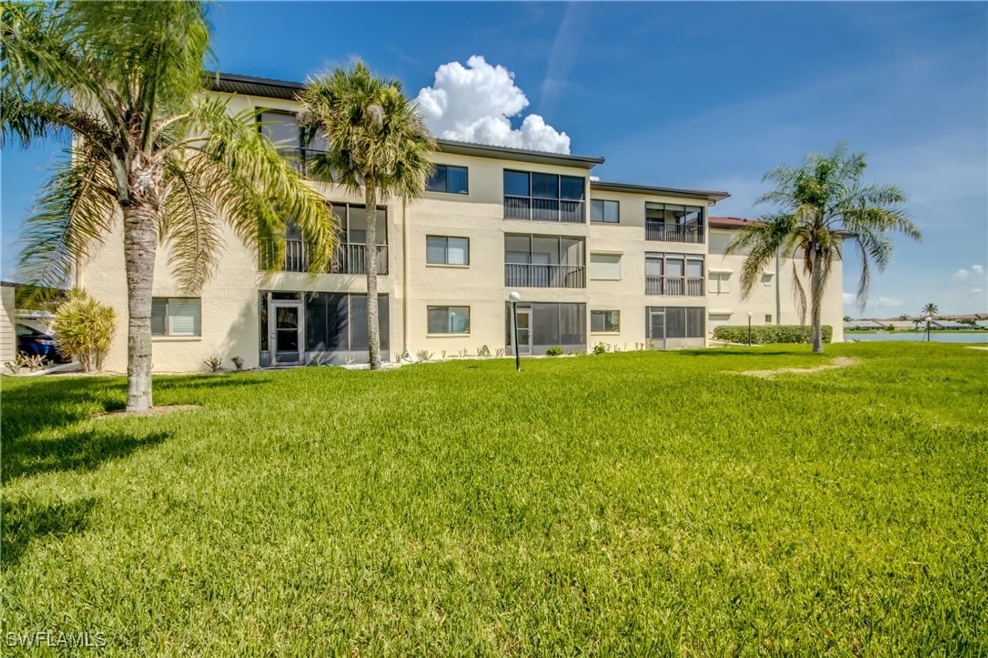 Property Slideshow image 6 of 24 | 11060 caravel cir 309, Fort Myers, FL, 33908